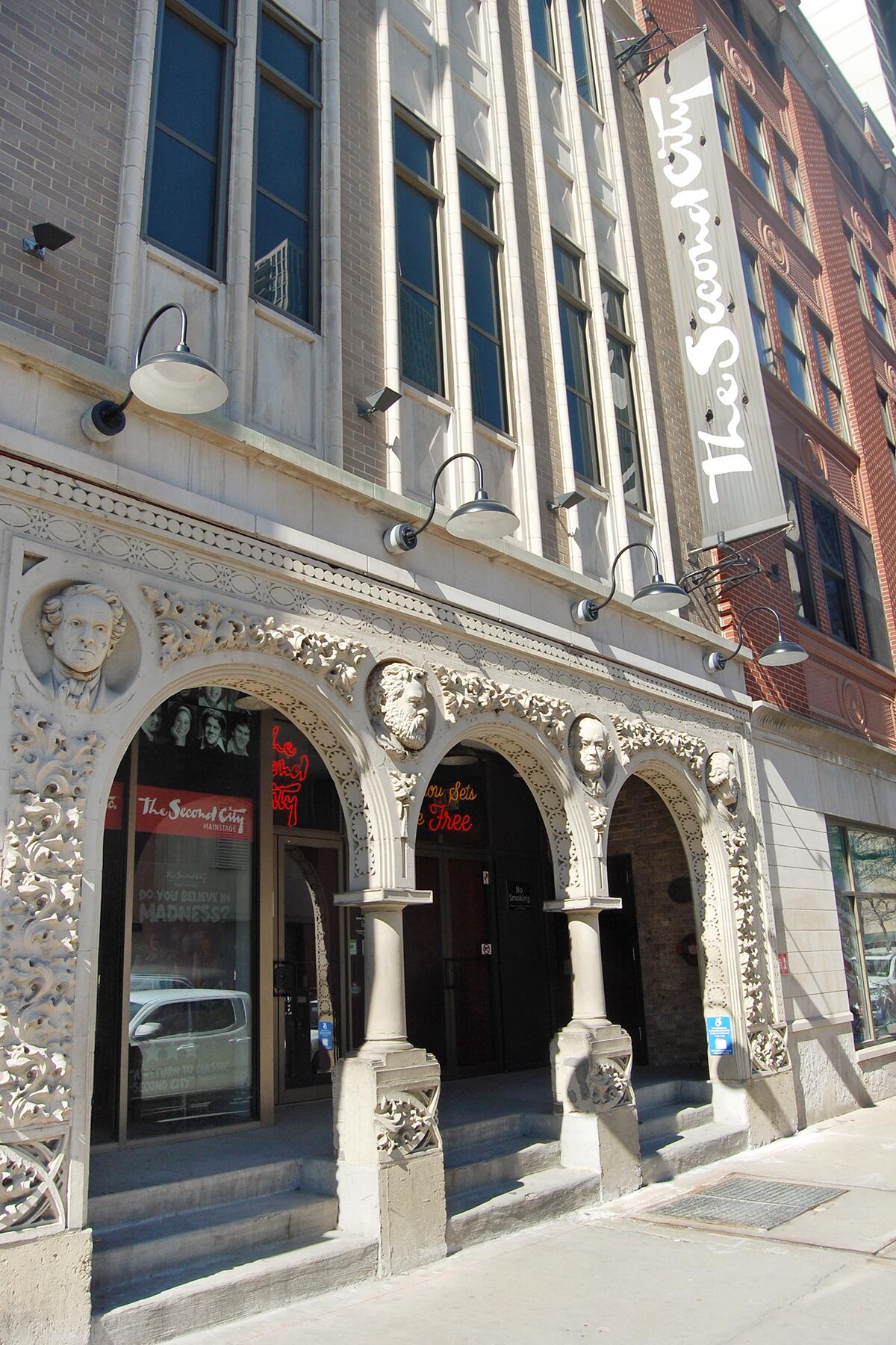 08_UltimateChicago__SecondCity_shutterstock_1665985813