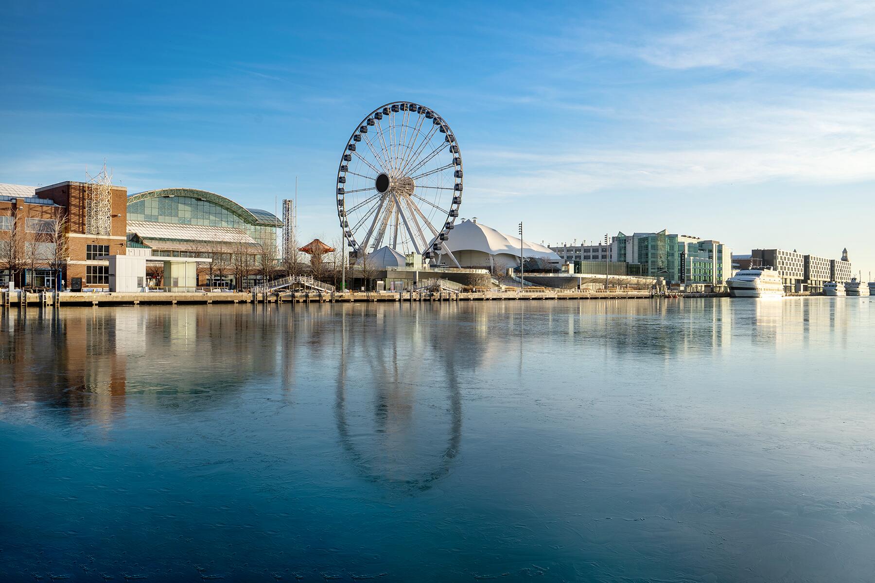 09_UltimateChicago__NavyPier_shutterstock_1932089879