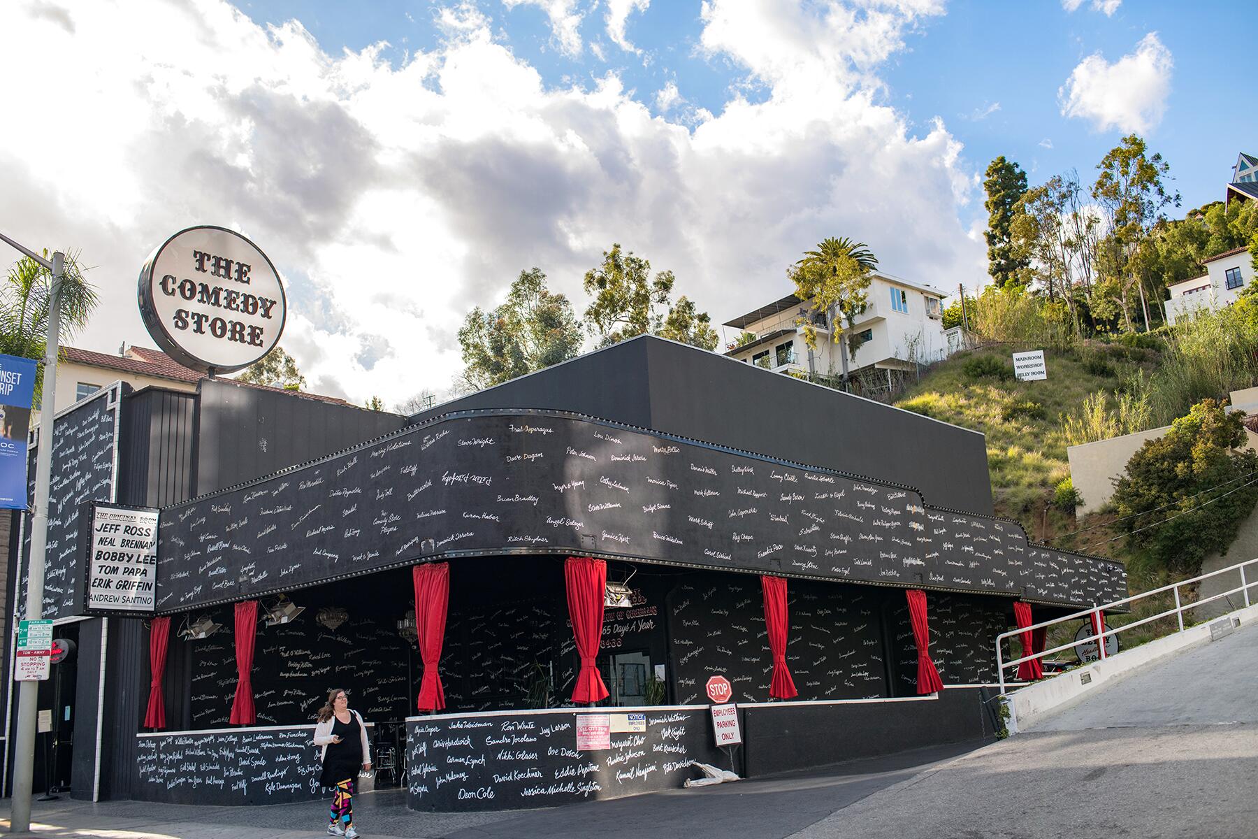 10_UltimateLosAngeles__SeeAComedyShow_shutterstock_1074484301