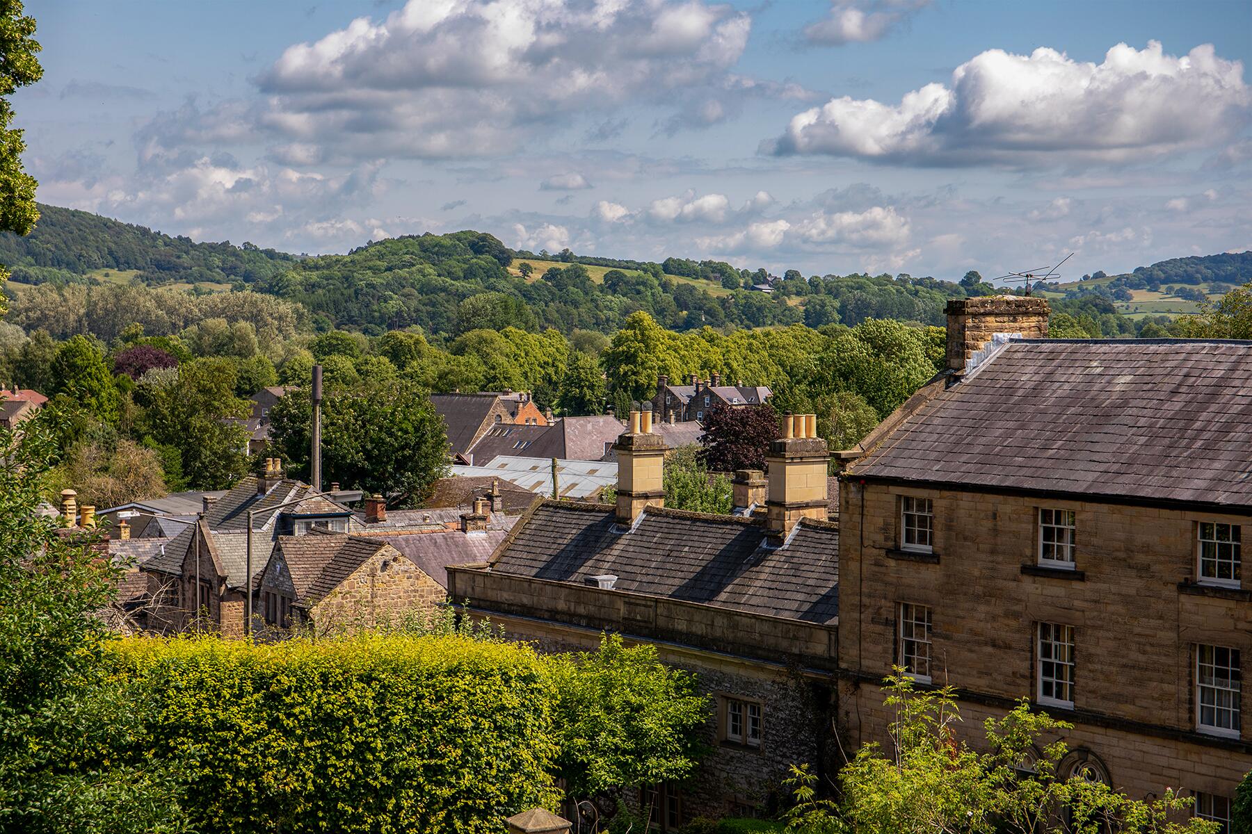 11-DroolworthyTownsInEngland-Bakewell-shutterstock_1526564987