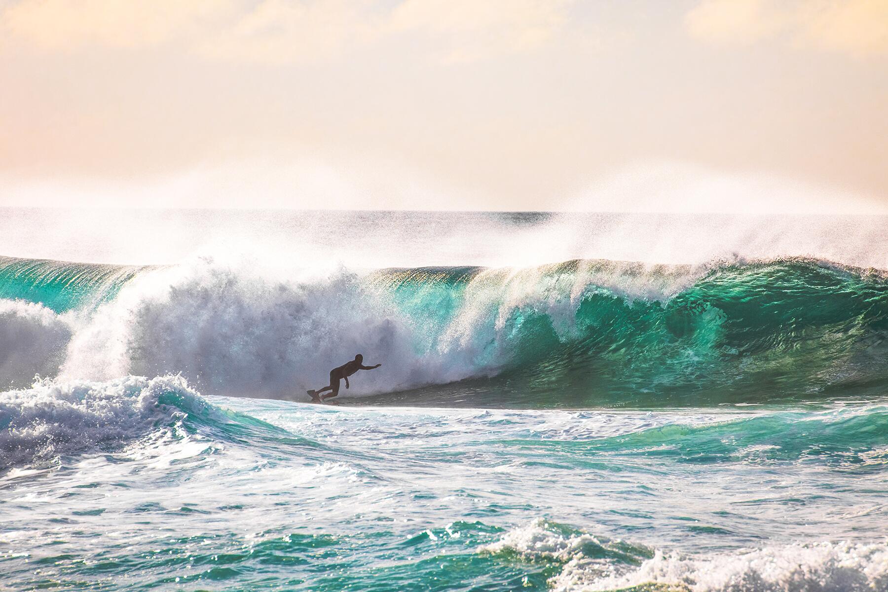 13_UltimateOahu__Surfing_shutterstock_271806674