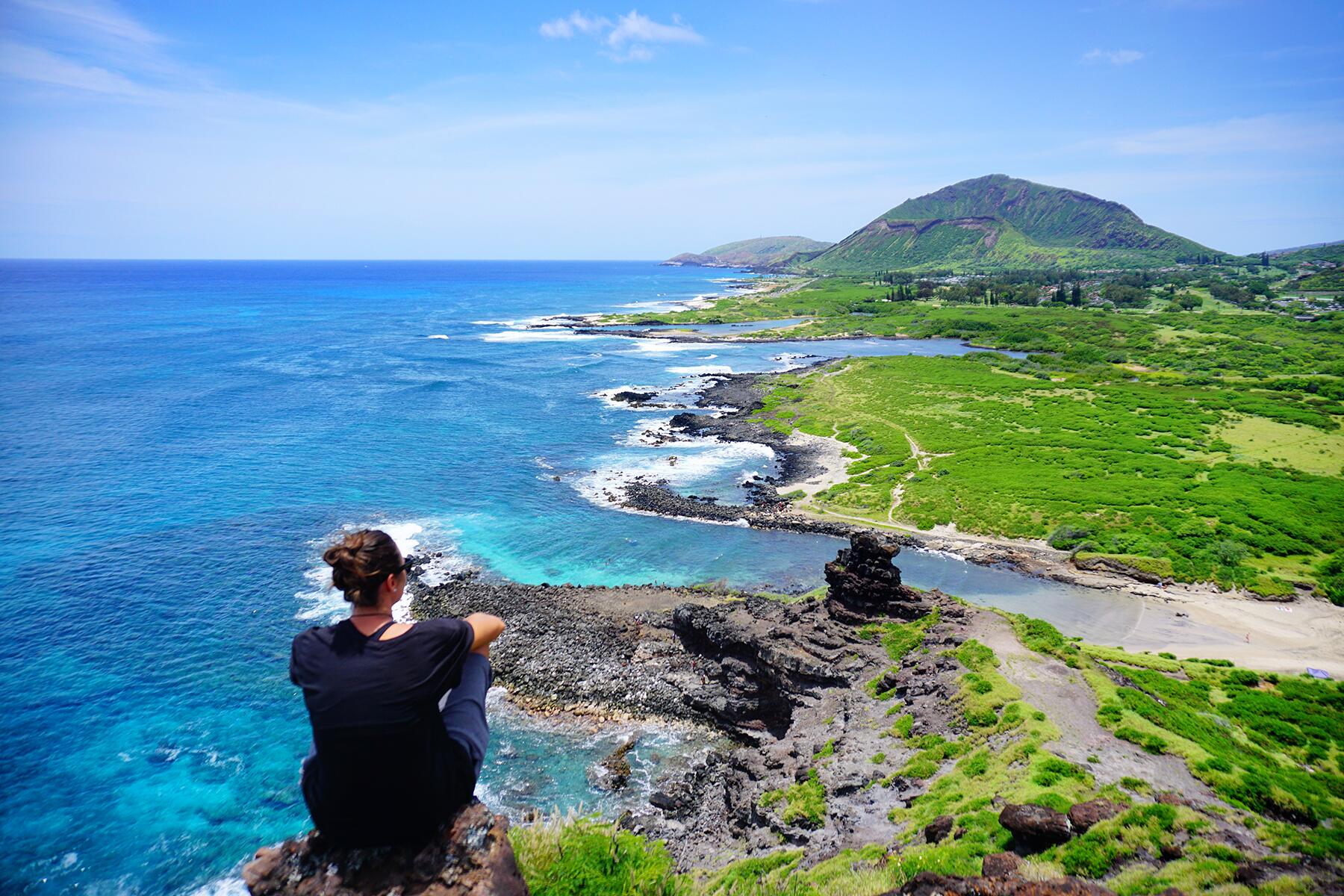 16_UltimateOahu__Hiking_shutterstock_1082404304