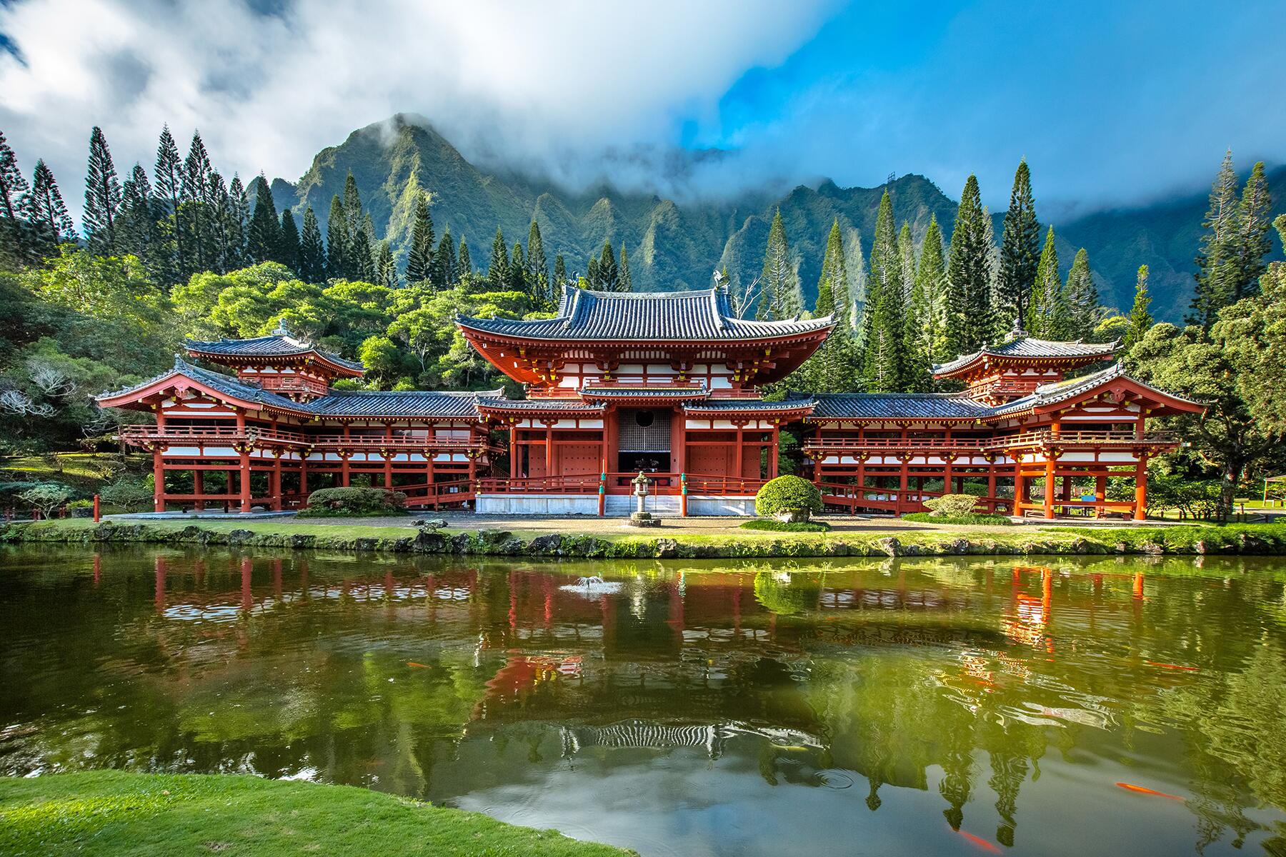 23_UltimateOahu__Byodo-inTemple_shutterstock_354957725