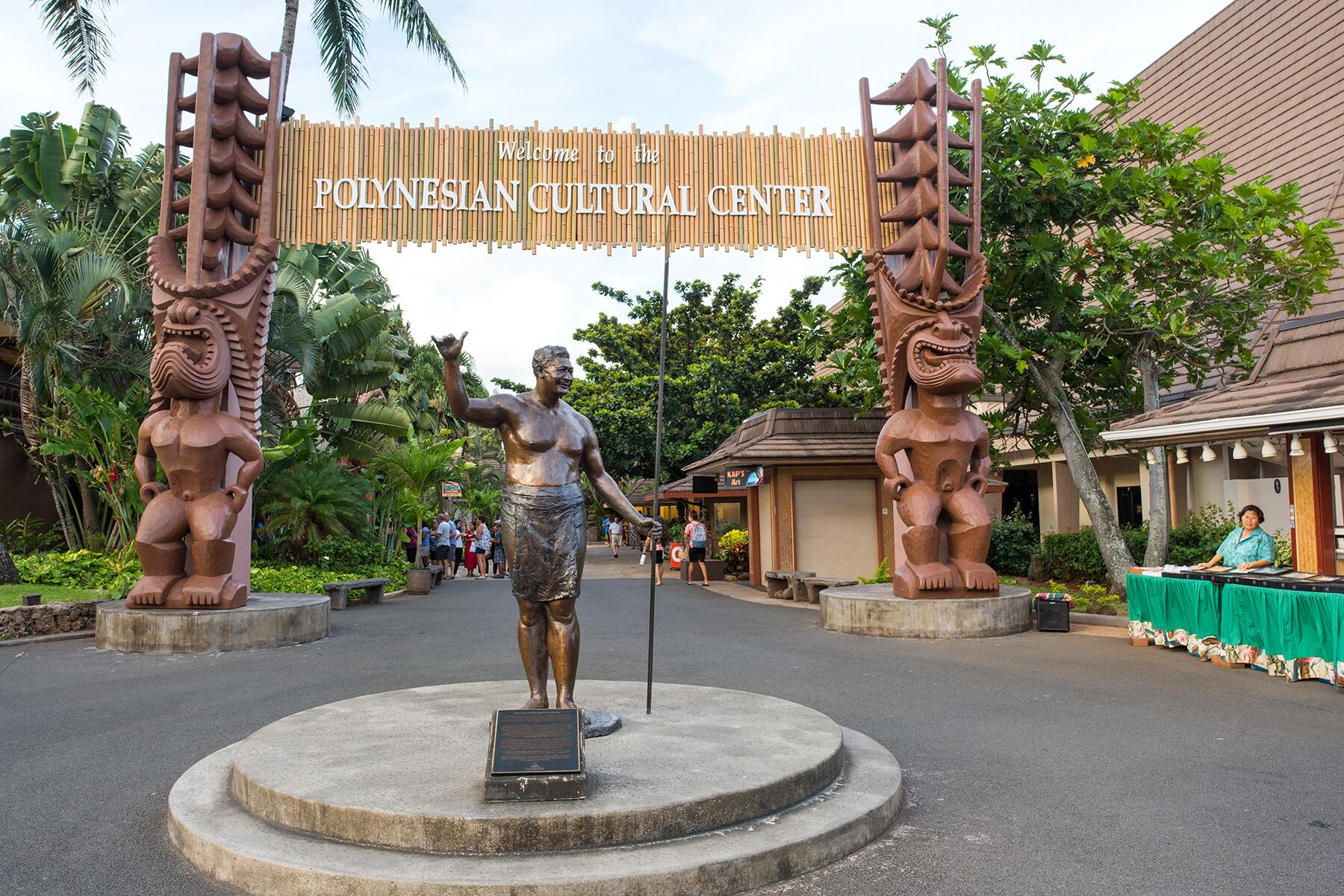29_UltimateOahu__PolynesianCulture_shutterstock_610382561
