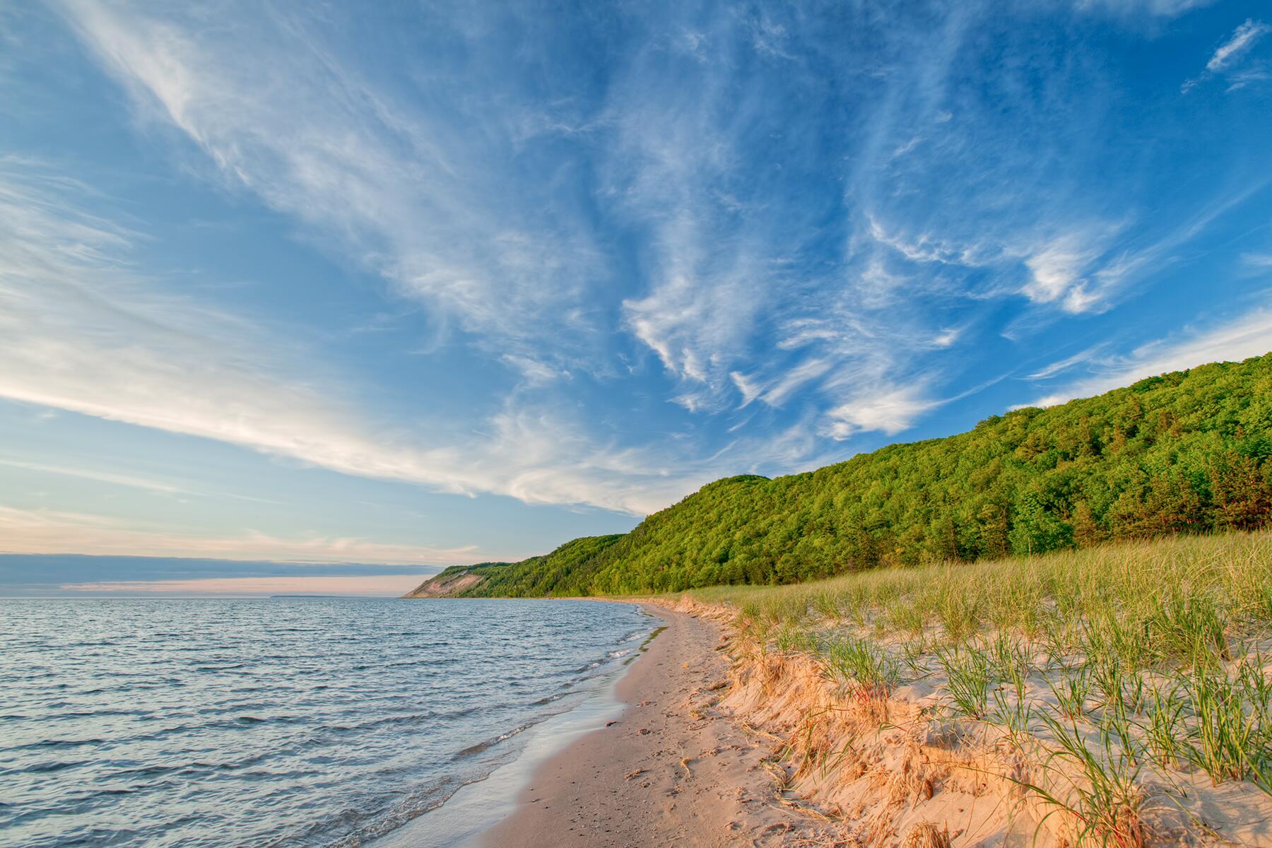 01_BeachesWithNoOceans__SleepingBearDunes_shutterstock_59061058