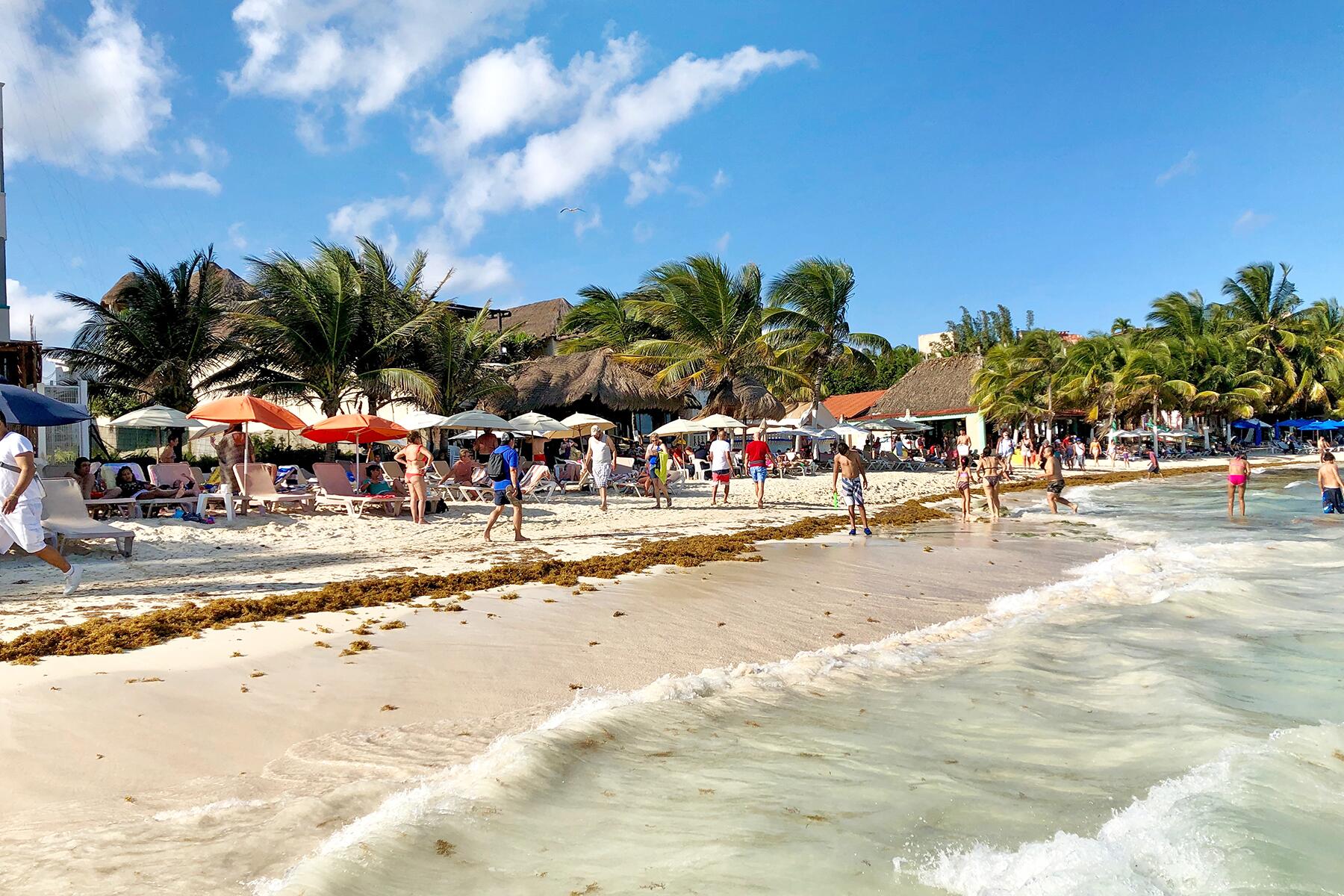 04_UltimatePlayaDelCarmen__HitTheBeachClub_shutterstock_1320930500