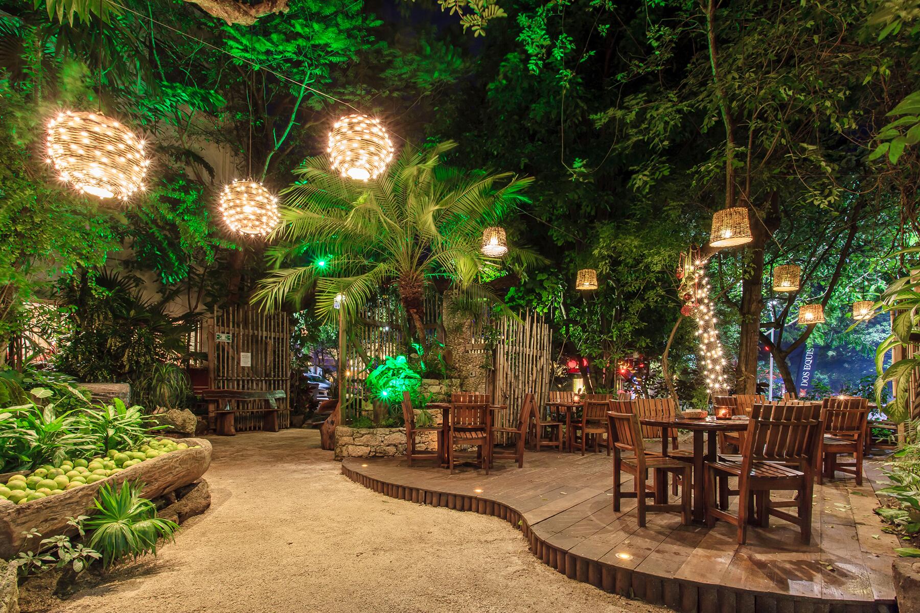 07_UltimatePlayaDelCarmen__DineAlfrescoAtMonkey'sCave_7 IMG_0975