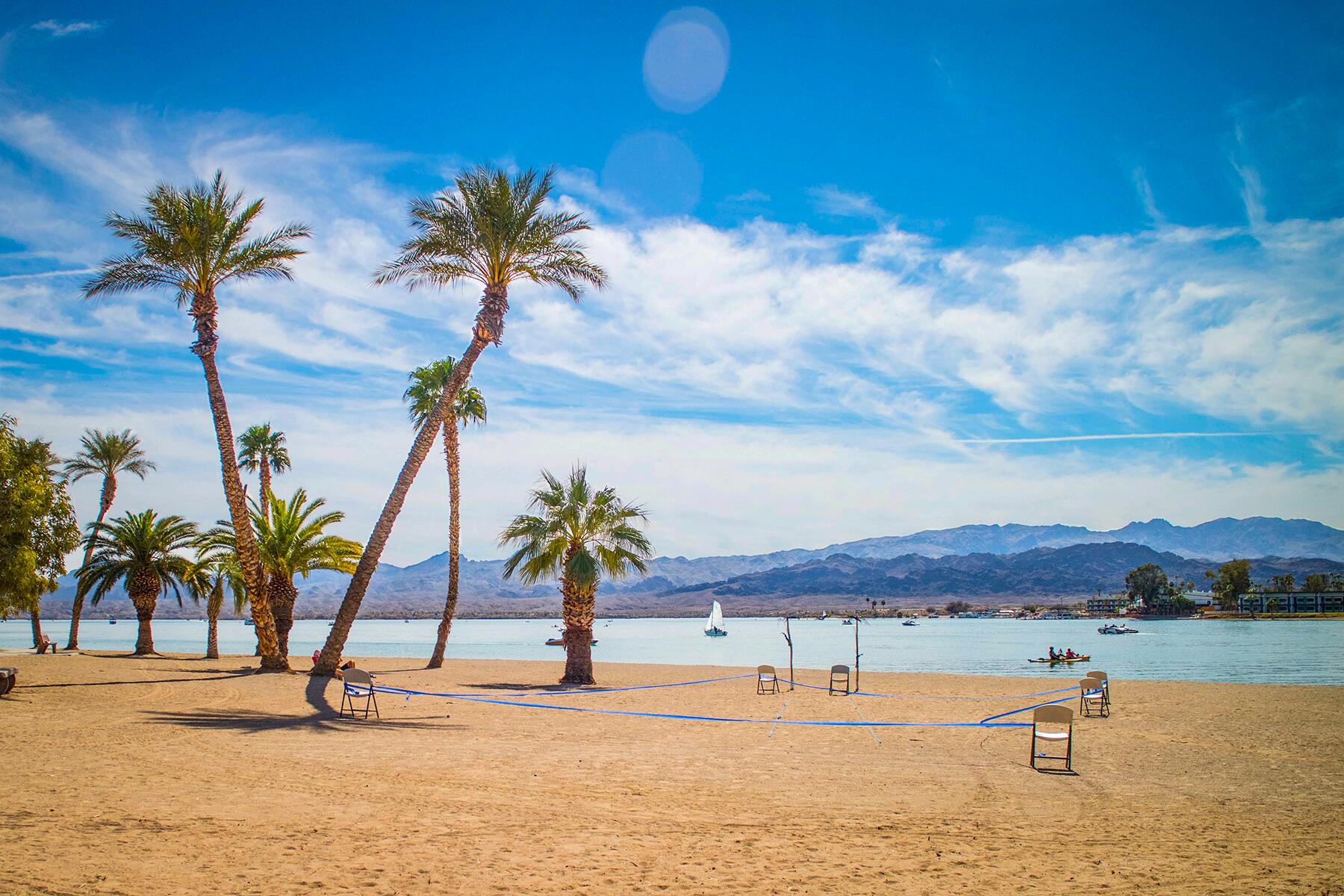 08_BeachesWithNoOceans__LakeHavasu_shutterstock_1083630239