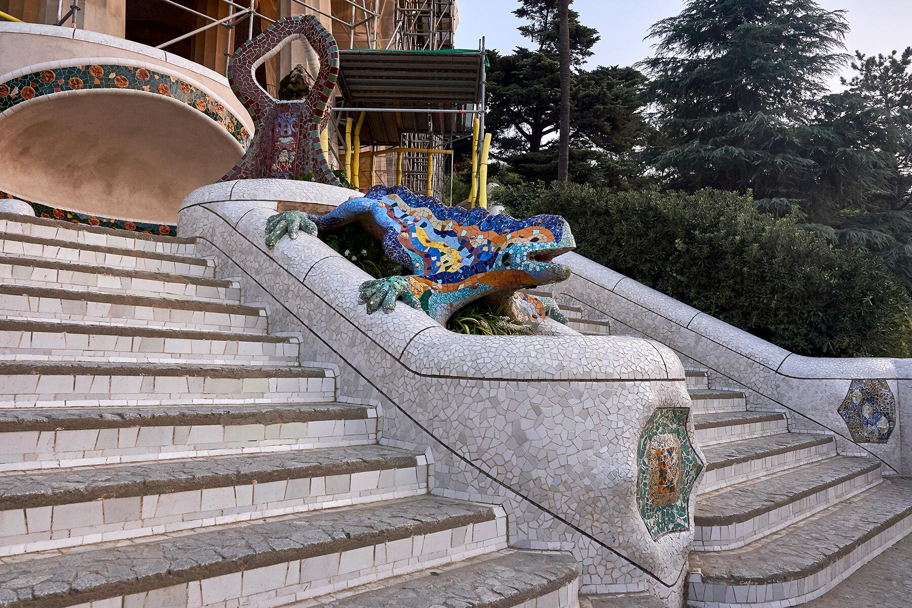 10_World'sPrettiestStaircases__DragonStairs_shutterstock_1539524543