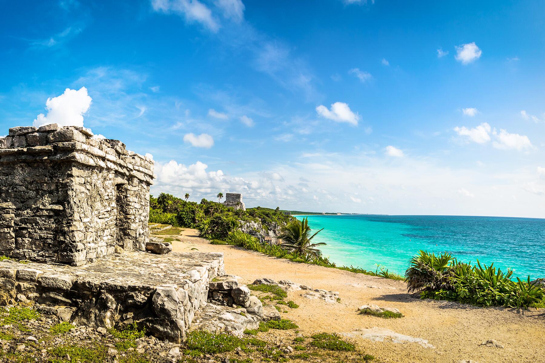 12_UltimatePlayaDelCarmen__SpotMayanRuinsOnBeach_shutterstock_493212160
