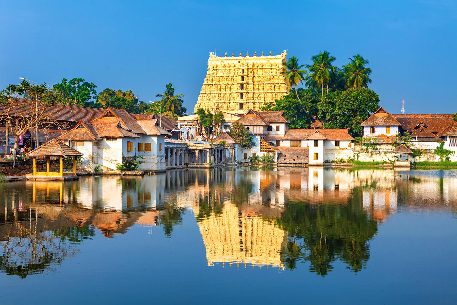 13_GoldBuildings__SreePadmanabhaswamyTempleIndia_shutterstock_498424909