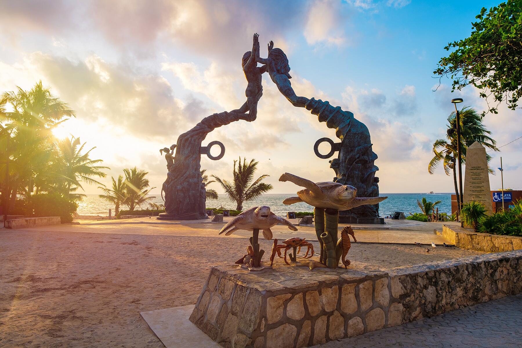 25_UltimatePlayaDelCarmen__ParqueFundadores_shutterstock_1388603645