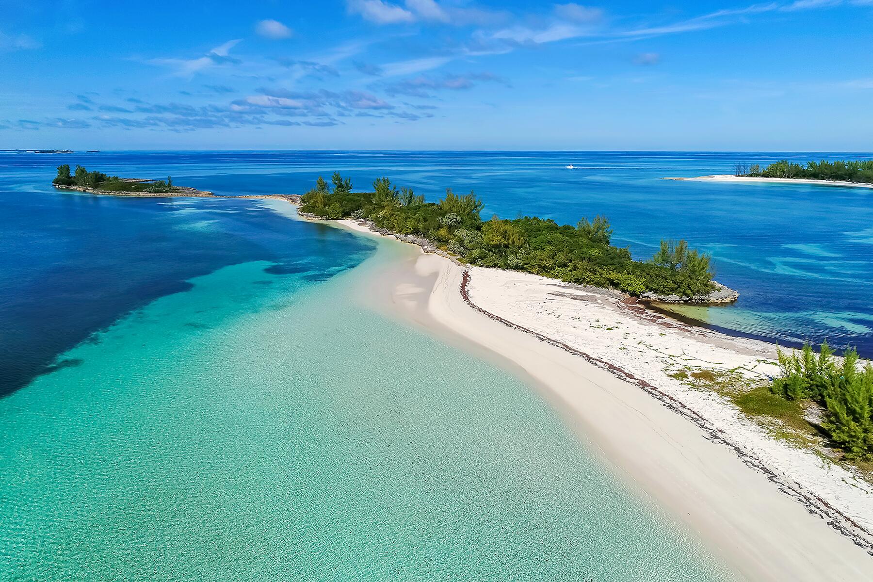 02_PlacesYouCanTravelWithoutACovidTest__Bahamas_shutterstock_791782741