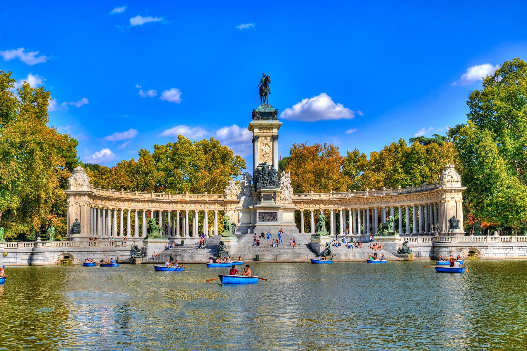 04_UltimateMadrid__SightseeAtAMajorPark_shutterstock_342326009