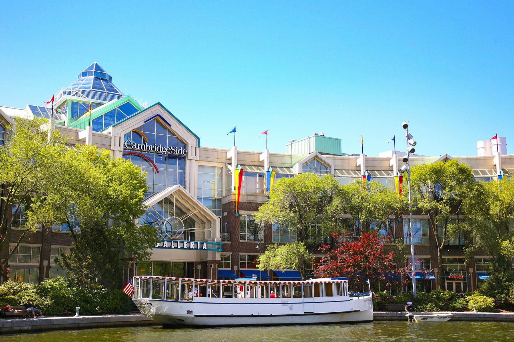 07_UltimateBoston__CharlesRiverBoatTour_shutterstock_8141257