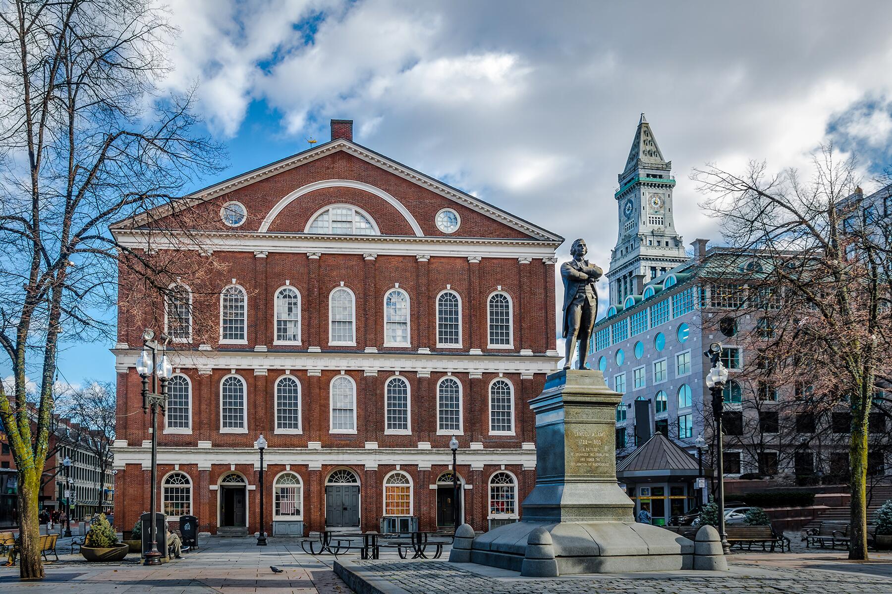 09_UltimateBoston__FaneuilHall_shutterstock_571988017