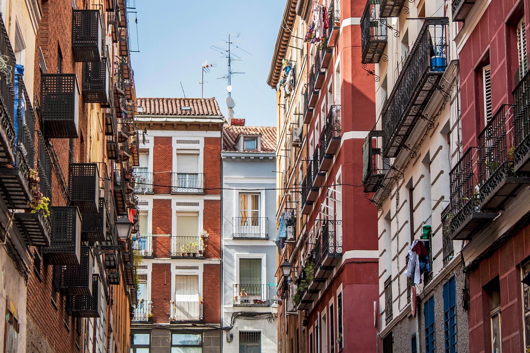 13_UltimateMadrid__Neighborhoods_shutterstock_1436604311