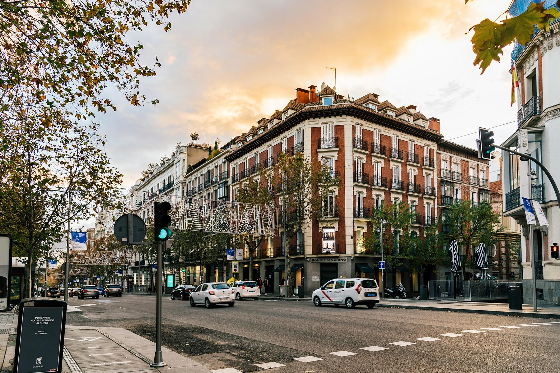 18_UltimateMadrid__BarrioSalamanca_dreamstime_xxl_204793304