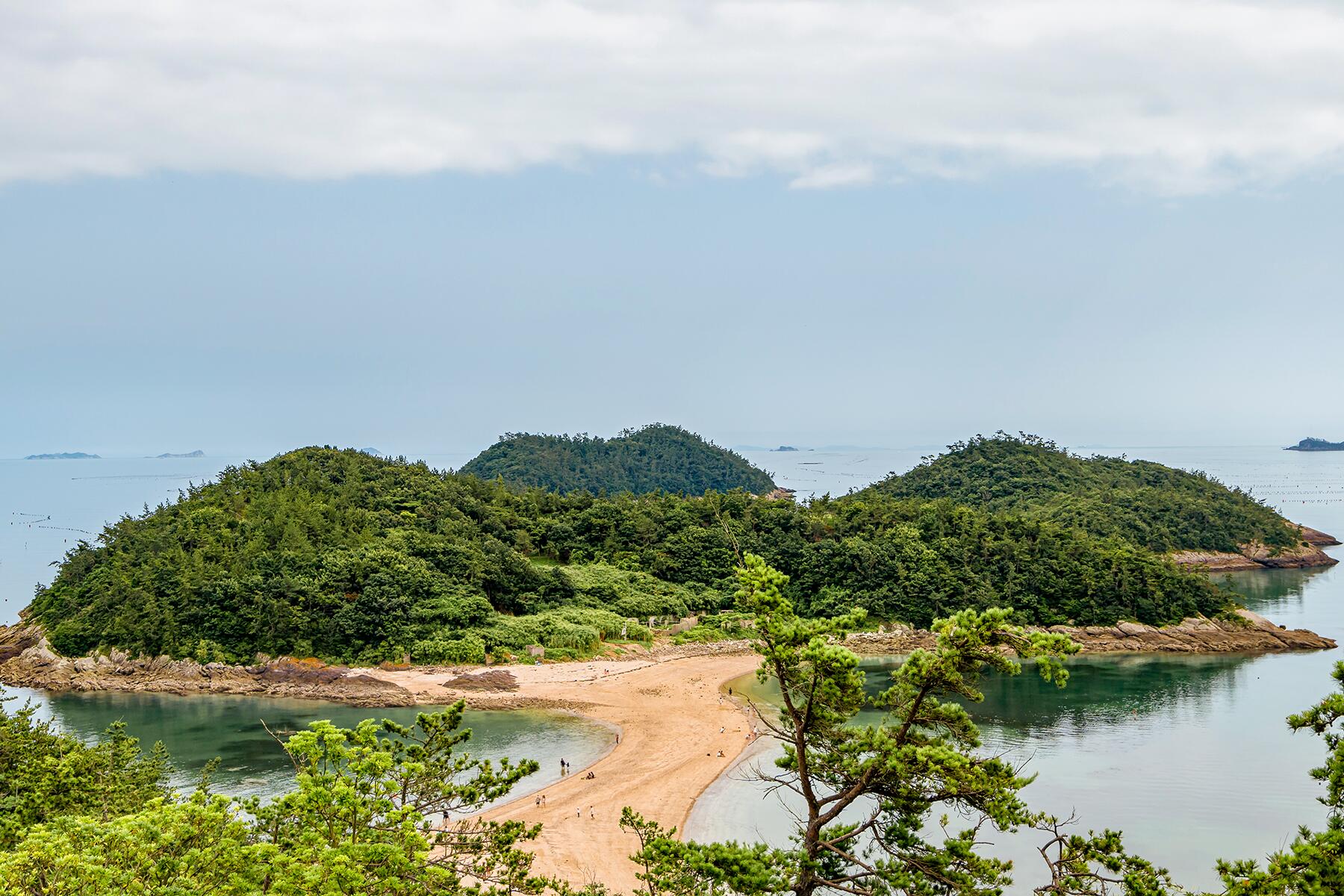 5_SometimesIslands-JindoIsland-shutterstock_1791909455
