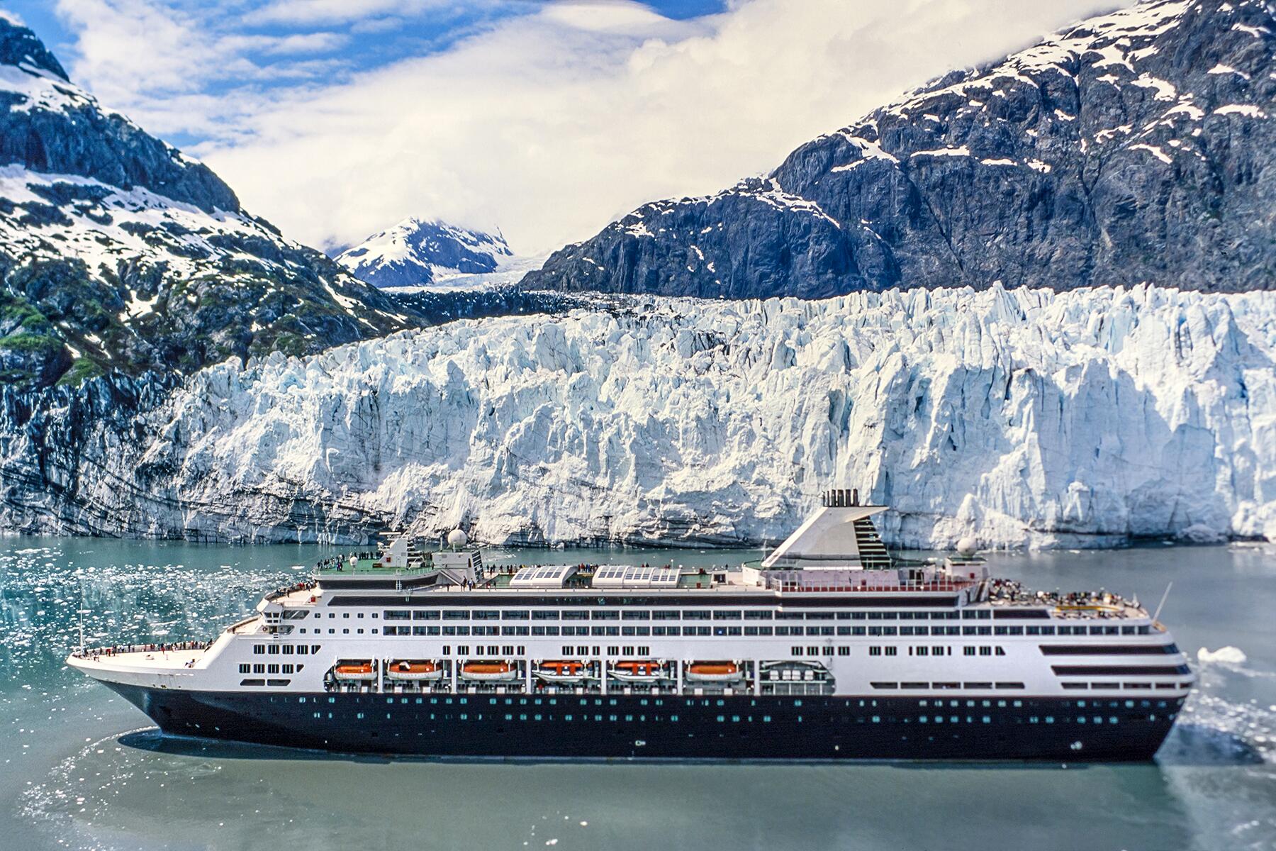 01_SailsForPeopleWhoHateCruises__Alaska_shutterstock_665360449