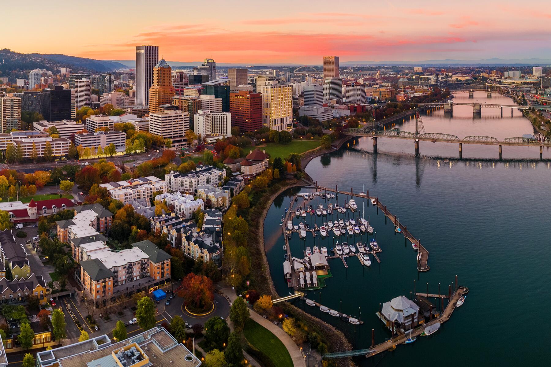 02_RiverfrontsAndRiverwalks__PortlandOR_shutterstock_1845156976