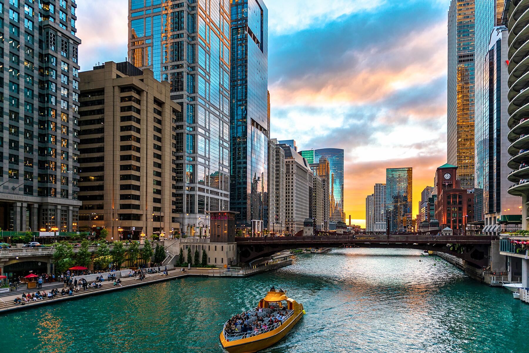 03_RiverfrontsAndRiverwalks__CjhicagoIL_shutterstock_1230951658