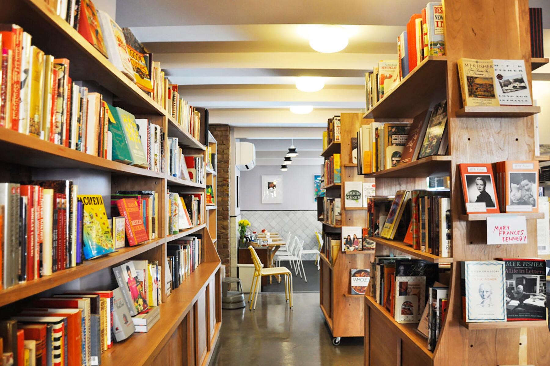 05_BookstoresDedicatedToOneGenre__Archestratus_5 8-1024x680 copy