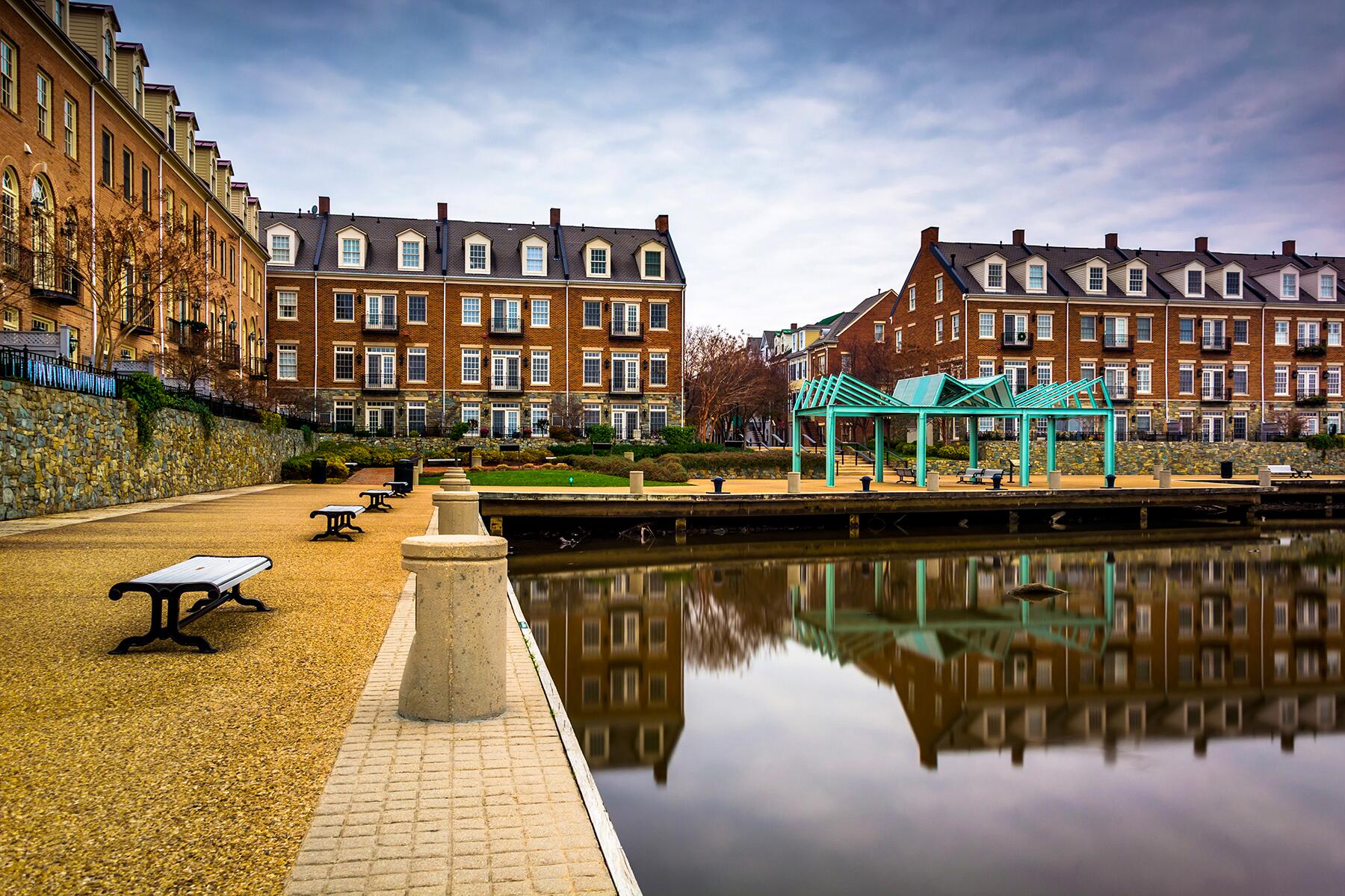 11_RiverfrontsAndRiverwalks__AlexandriaVA_shutterstock_197767871
