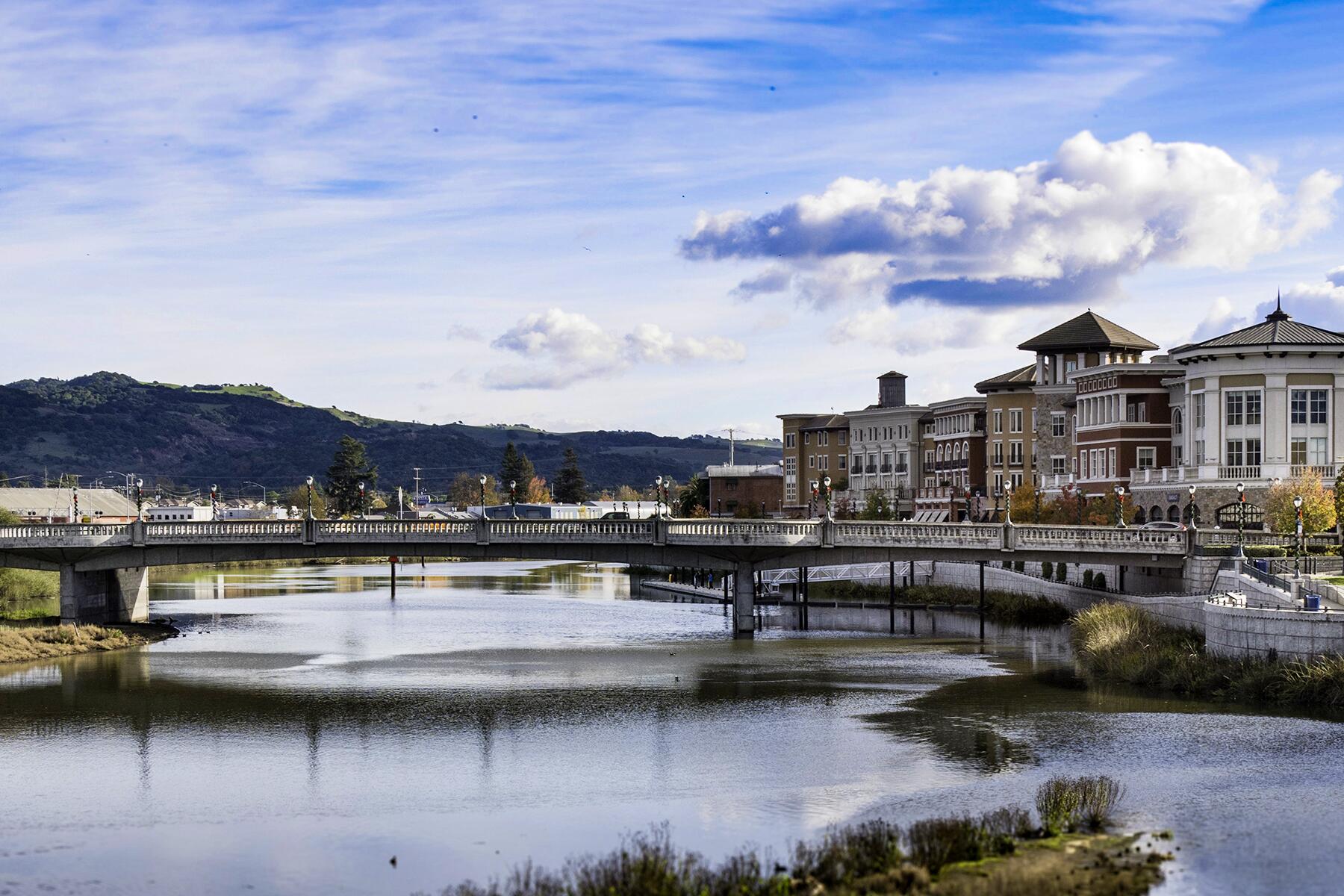 14_RiverfrontsAndRiverwalks__DowntownNapaCA_shutterstock_698175250