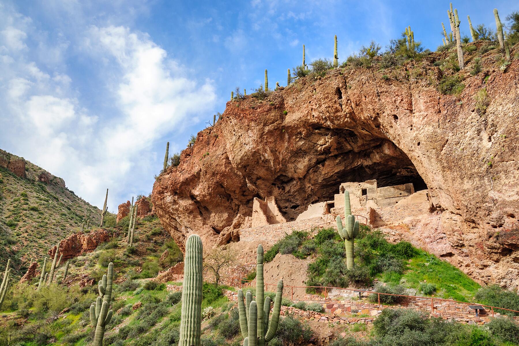 10-HighDesertVacation-SilverCity-shutterstock_1795496623 (1)