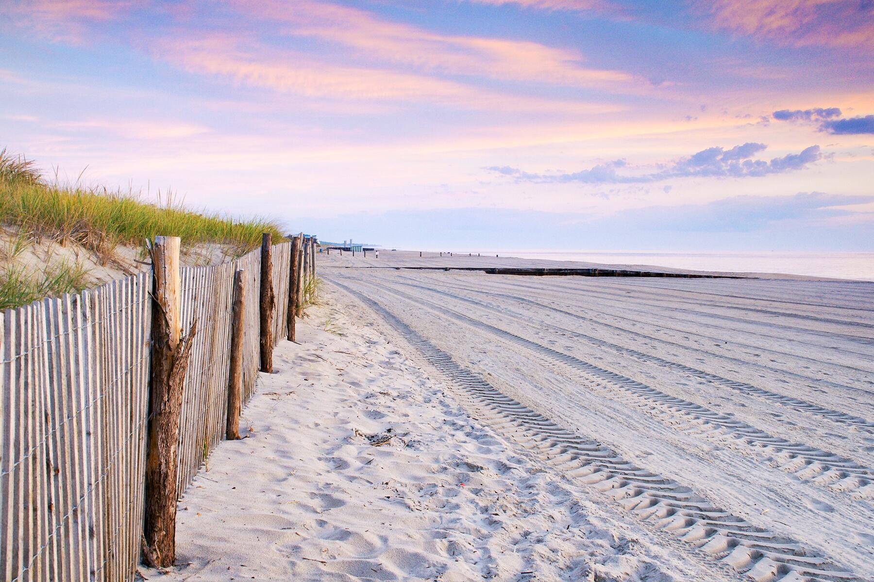 14-FallSeasideCities-Rehoboth-shutterstock_246493693