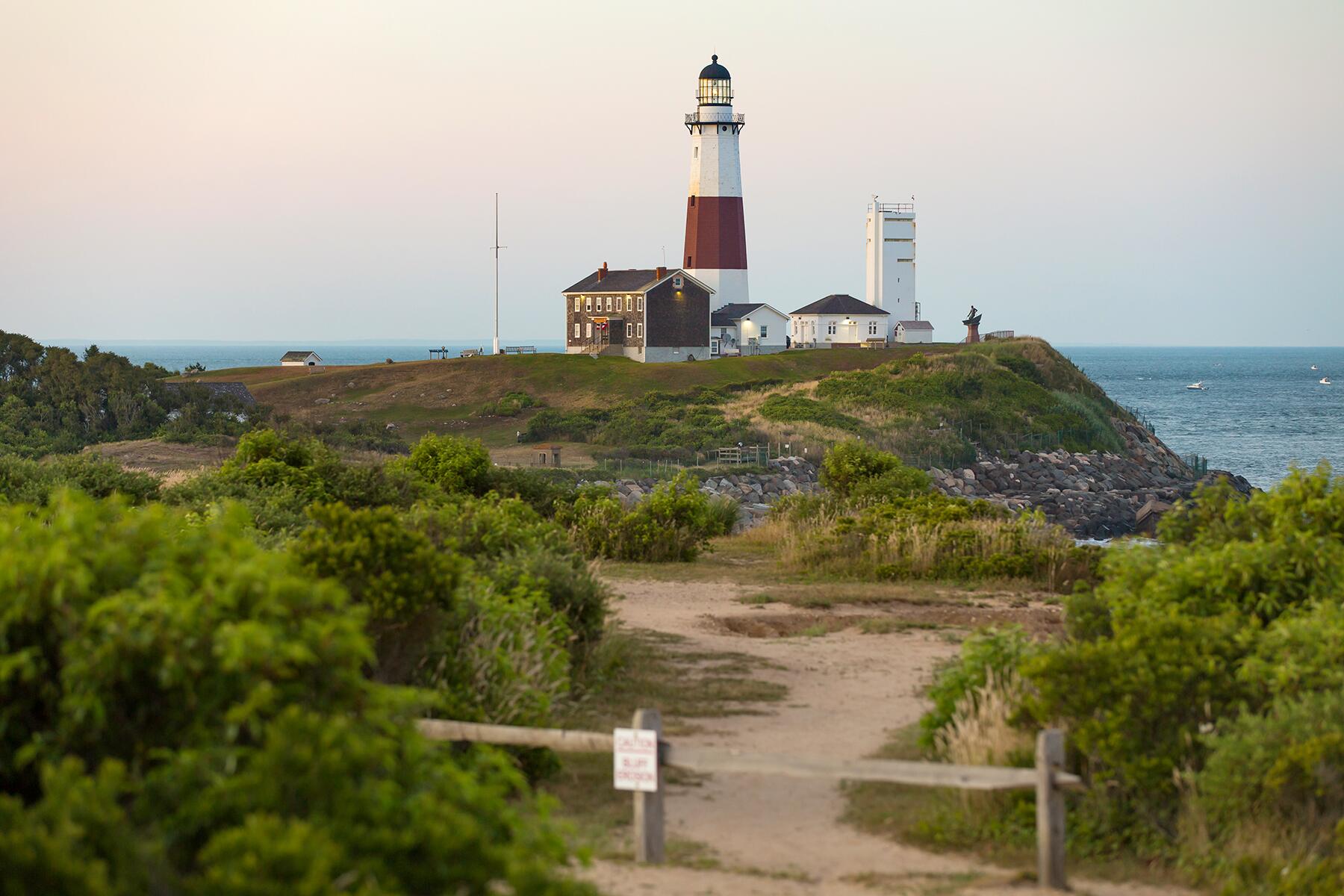 19-FallSeasideCities-Montauk-shutterstock_1930770590