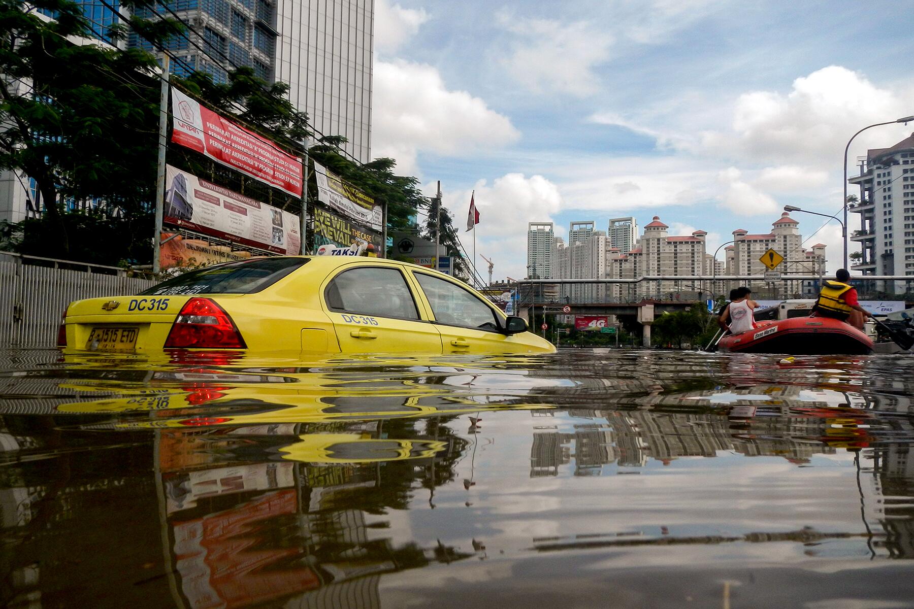 3-SinkingCities-Jakarta-shutterstock_517782697