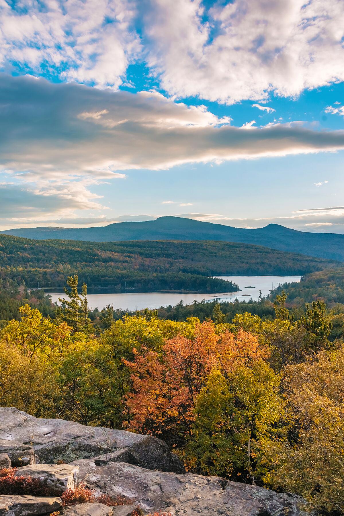 4-FallFoliage-Catskill-shutterstock_1252634083