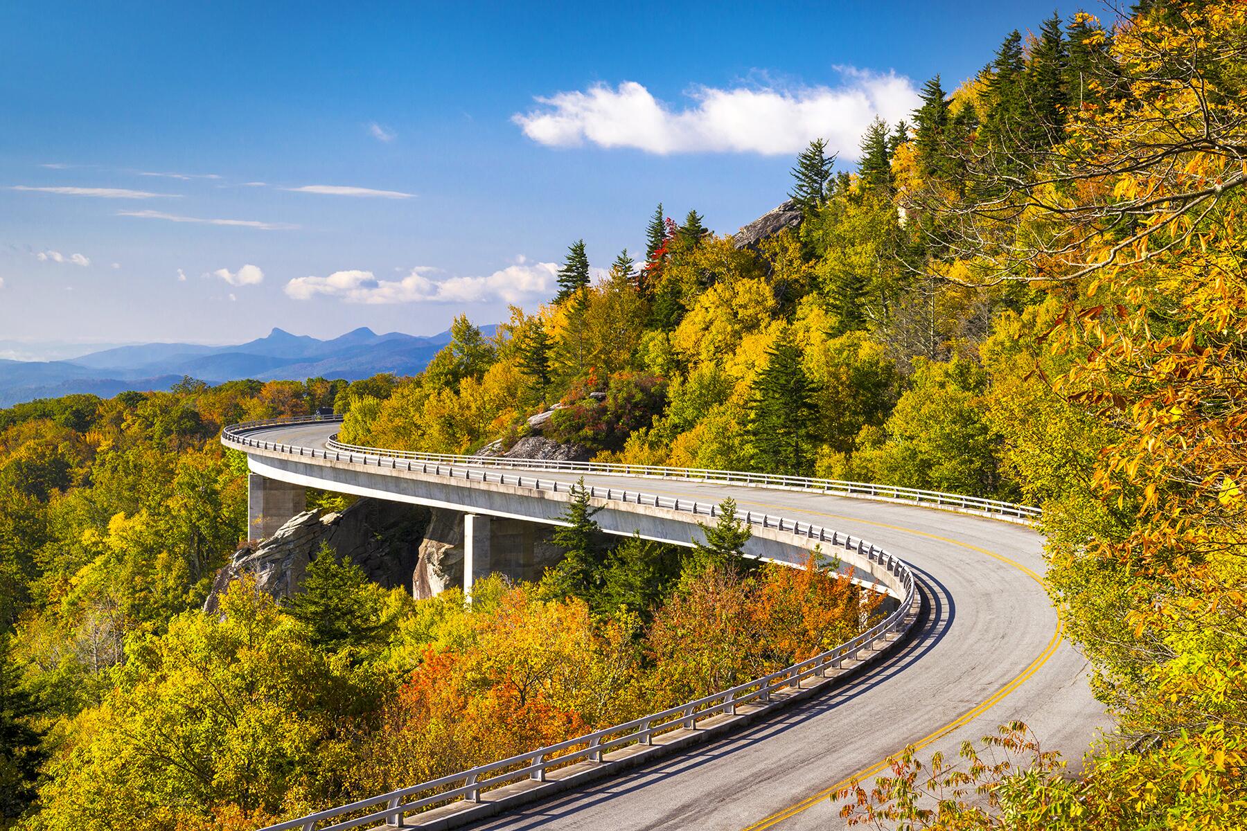5-FallFoliage-BlueRidge-shutterstock_124232092
