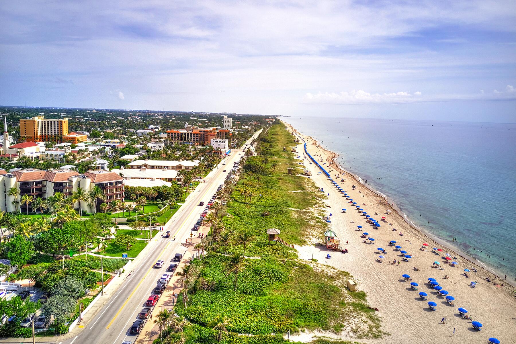 7-FallSeasideCities-Delray-shutterstock_1118448389