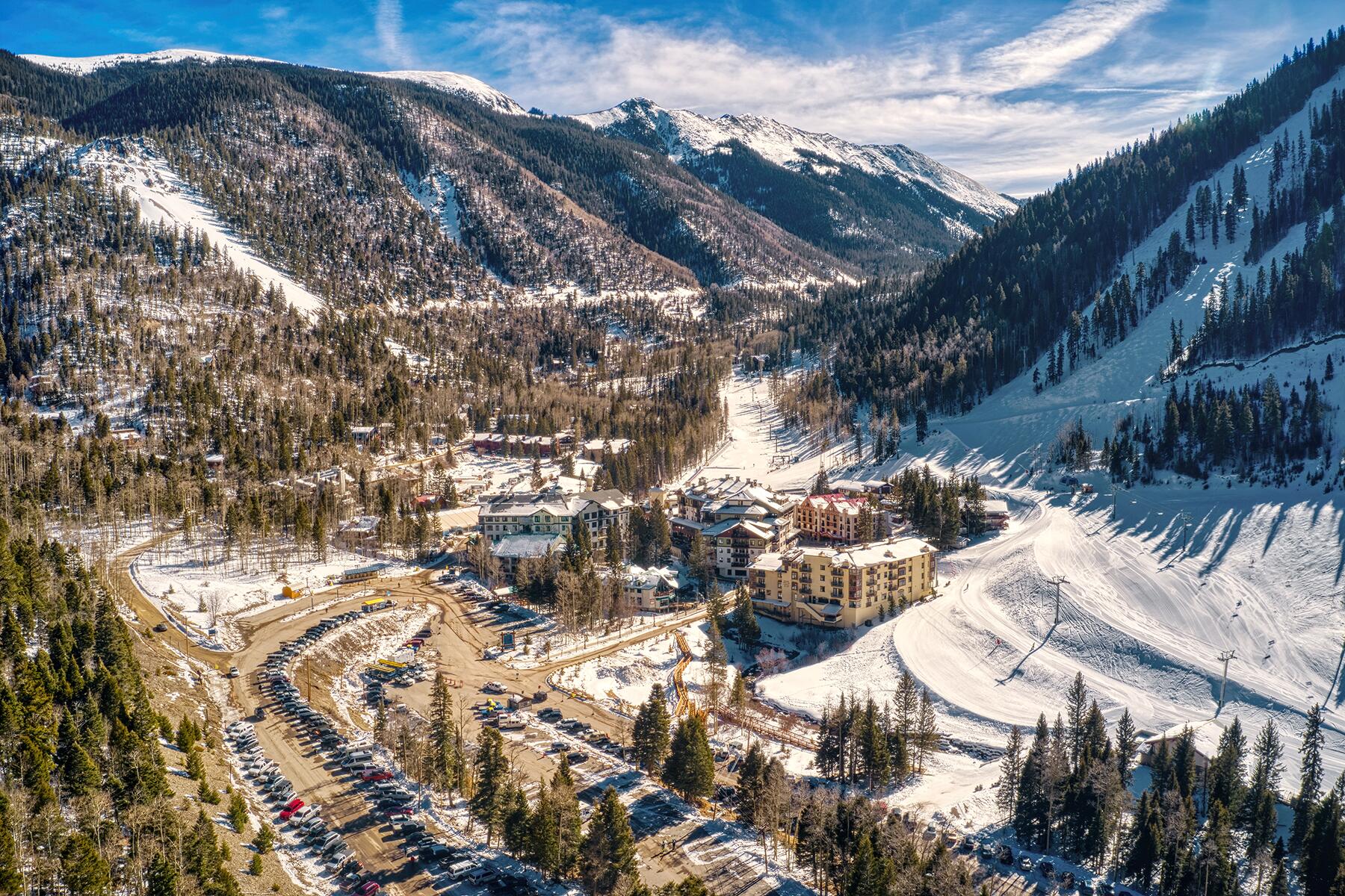 8-HighDesertVacation-Taos-shutterstock_1913433040