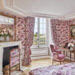 11_01_FodorsFinestHotels_Europe__ChateauDeVersailles_Hardouin-Mansart – Chambre_photo credit Renée Kemps