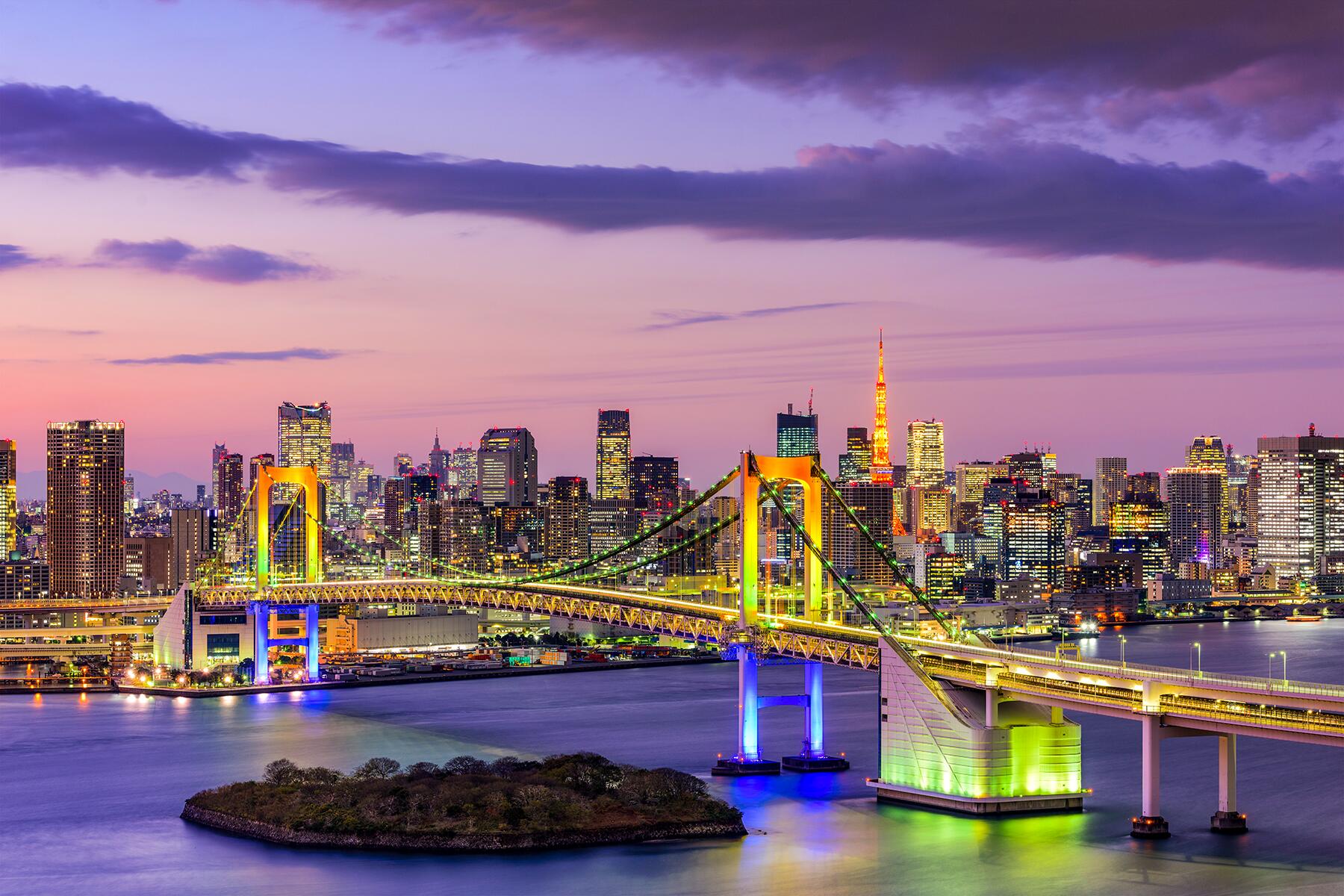 11_WorldsBestBridgeWalks__RainbowBridgeOdaiba_shutterstock_374552284