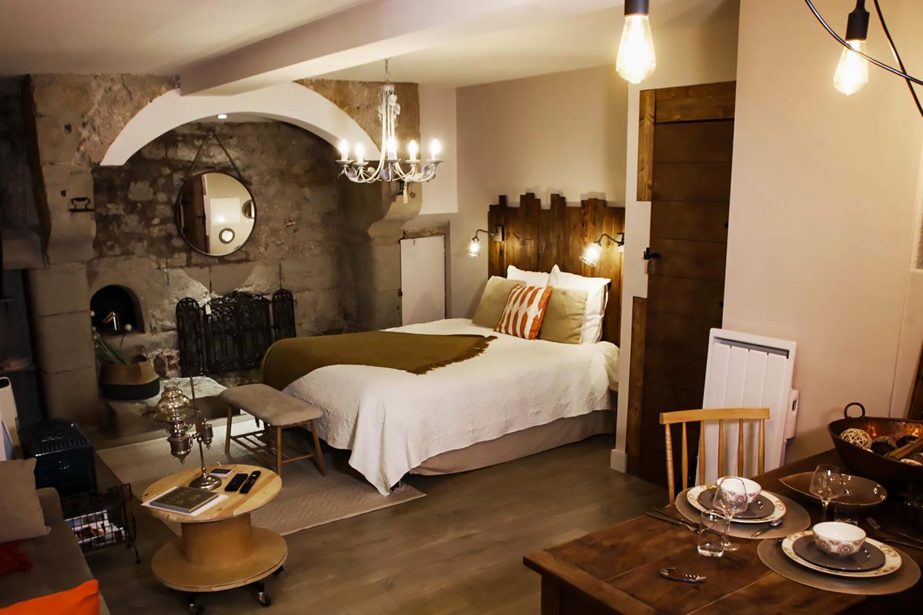 12_01_FodorsFinestHotels_Europe__BedInShop_La-Chamière-chambre (1) 12_01_FodorsFinestHotels_Europe__BedInShop_La-Chamière-chambre (1)