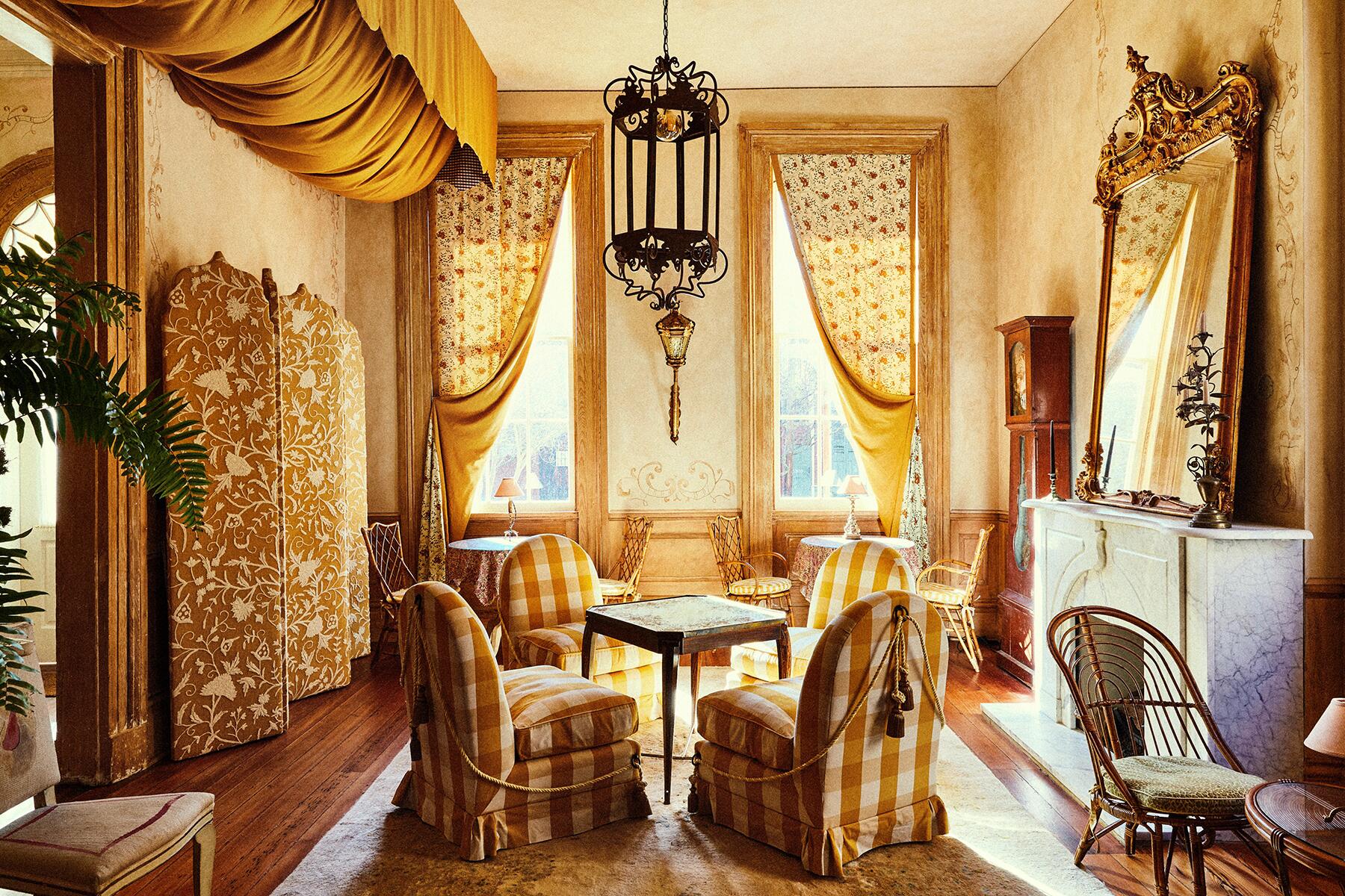 13_01_FodorsFinestHotels_USA__PeterAndPaul_Hotel Peter & Paul, Rectory Parlor_(credit Hotel Peter & Paul) 13_01_FodorsFinestHotels_USA__PeterAndPaul_Hotel Peter & Paul, Rectory Parlor_(credit Hotel Peter & Paul)