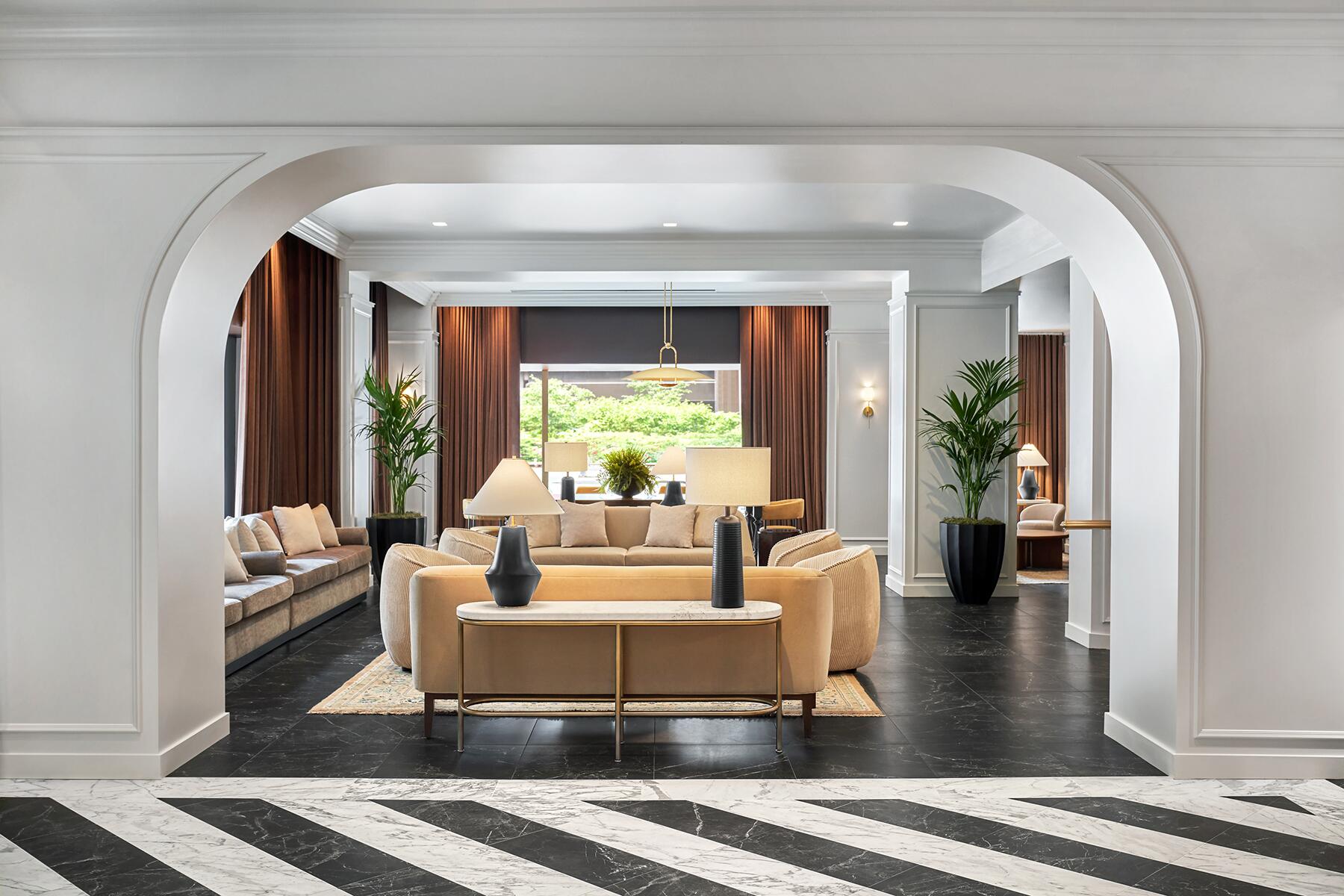 18_02_FodorsFinestHotels_USA__PendryChicago_PCHI1-LOBBY-07-1829 18_02_FodorsFinestHotels_USA__PendryChicago_PCHI1-LOBBY-07-1829