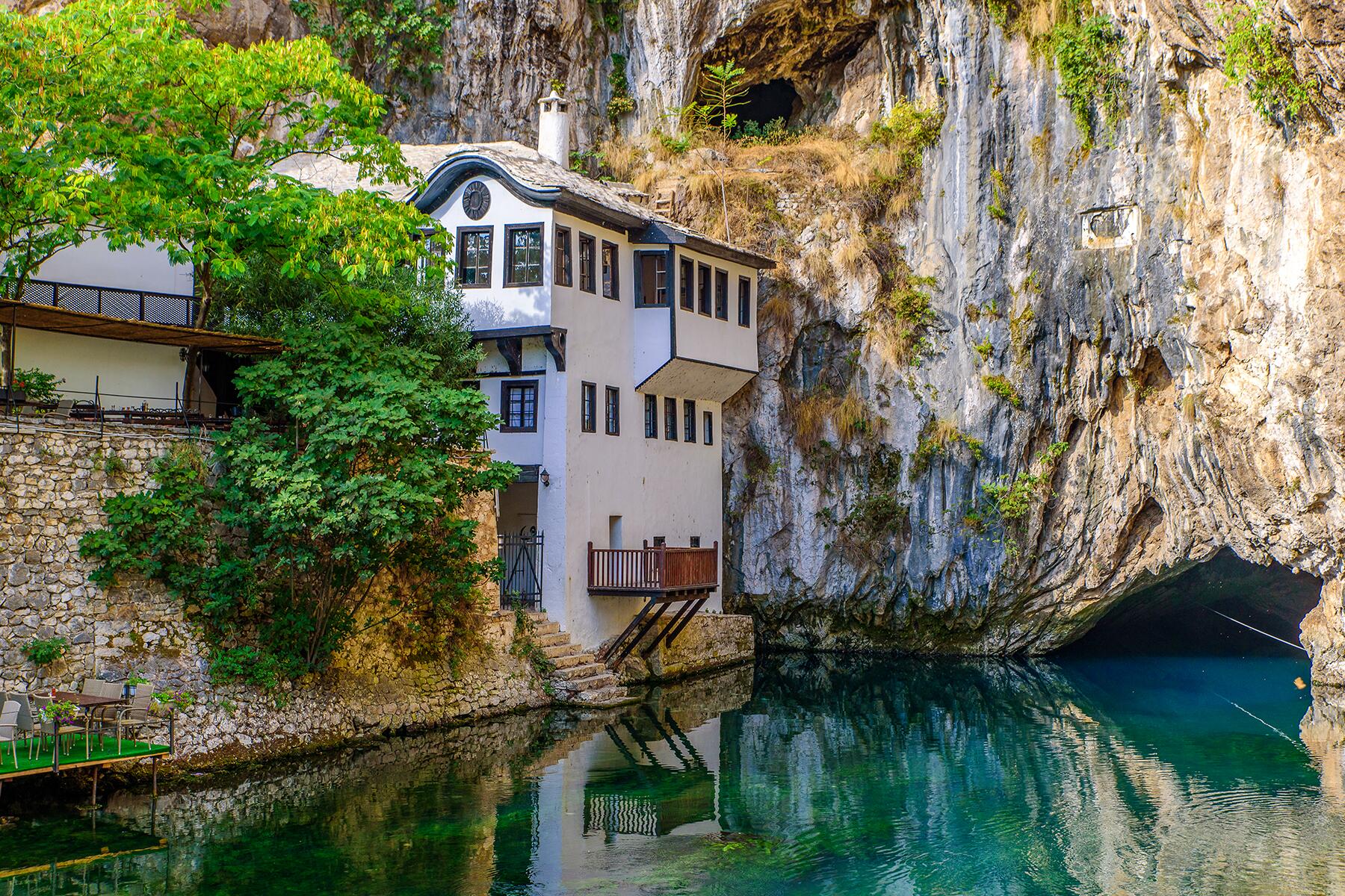 6-MuslimEurope-Bosnia-shutterstock_1734518774