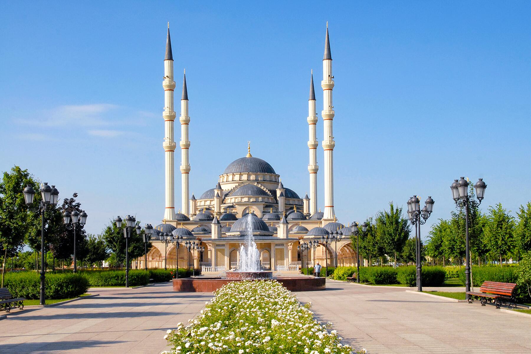9-MuslimEurope-Russia-shutterstock_1339287971