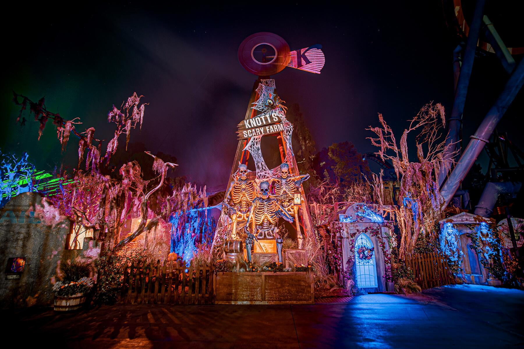 how theme parks are celebrating halloween 2021