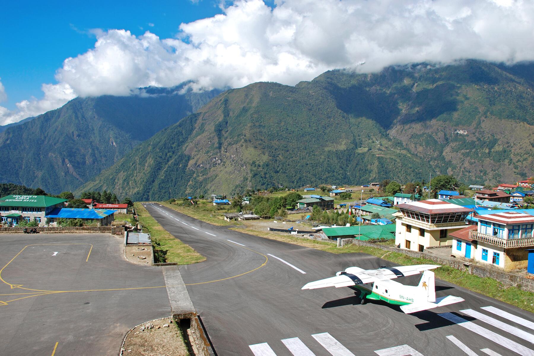 1-DangerAirports-Tenzing-0shutterstock_277965020