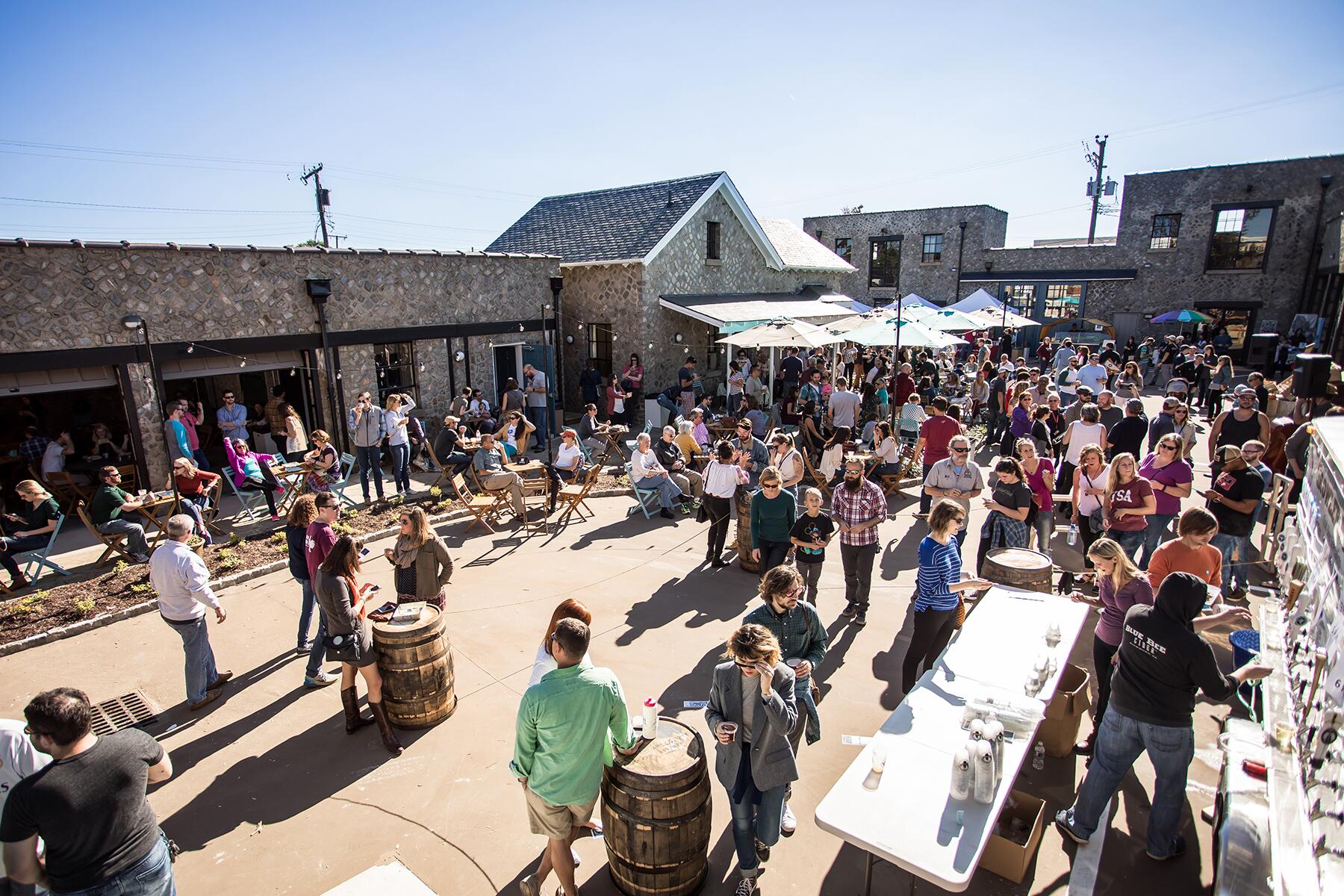 16_CraftBreweryTowns__Richmond_16 Blue_Bee_Cider_Exterior
