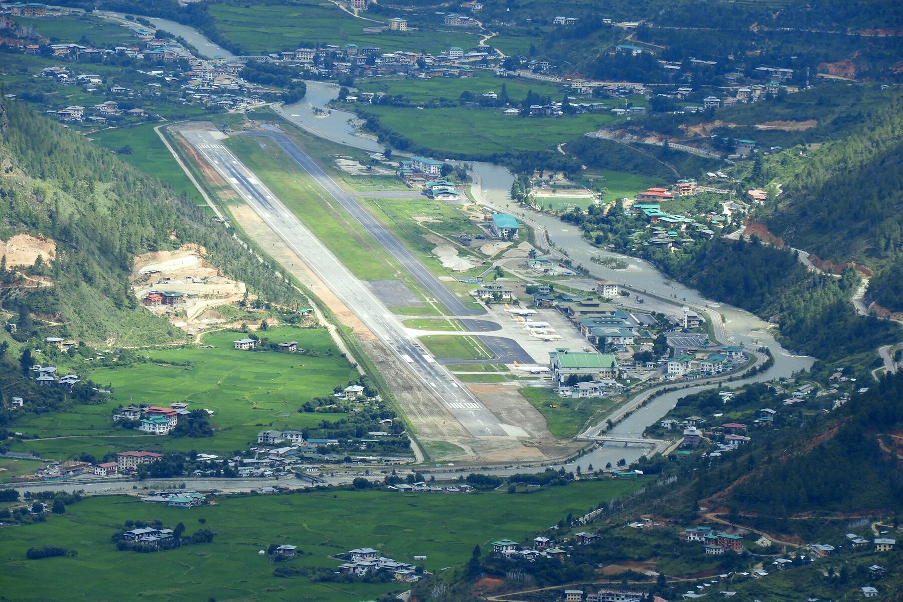 3-DangerousAirport-Paro-shutterstock_1818731861