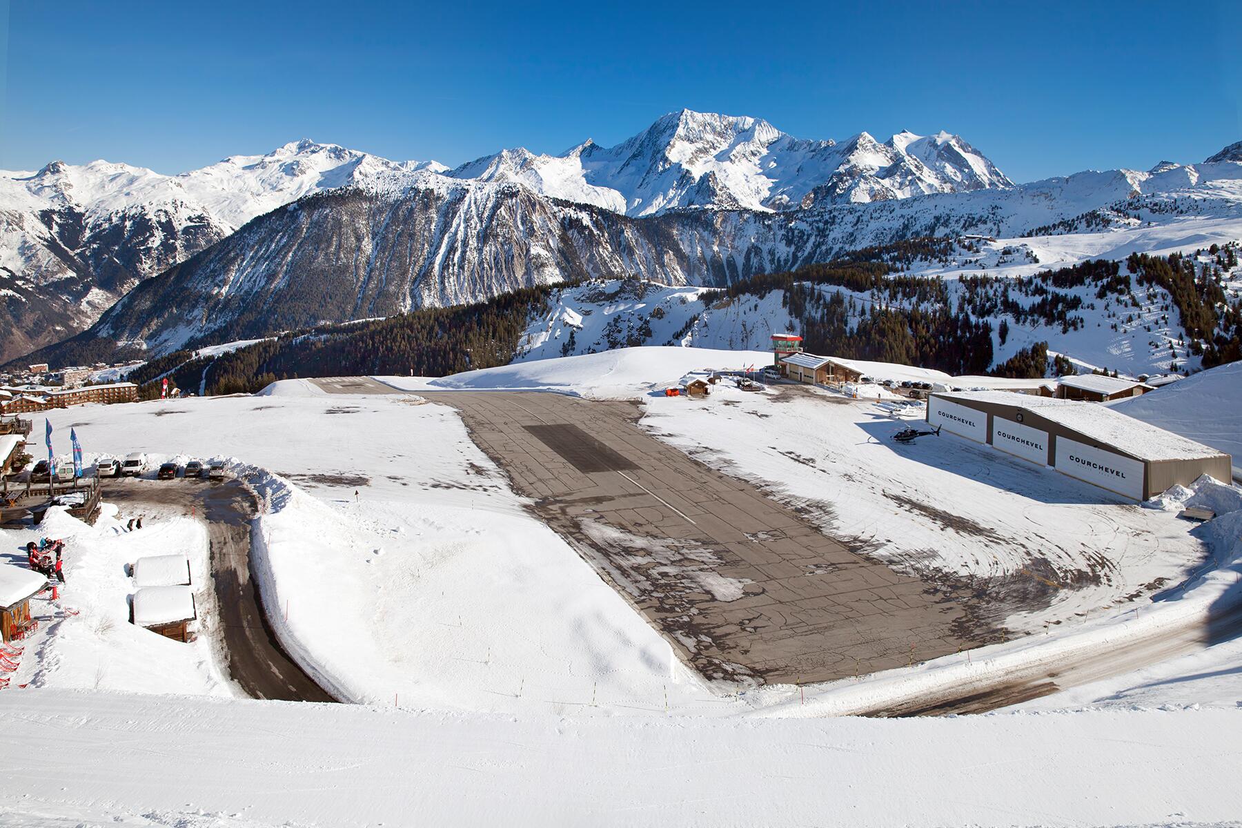 7-DangerAirport-Courchevel-shutterstock_377752078