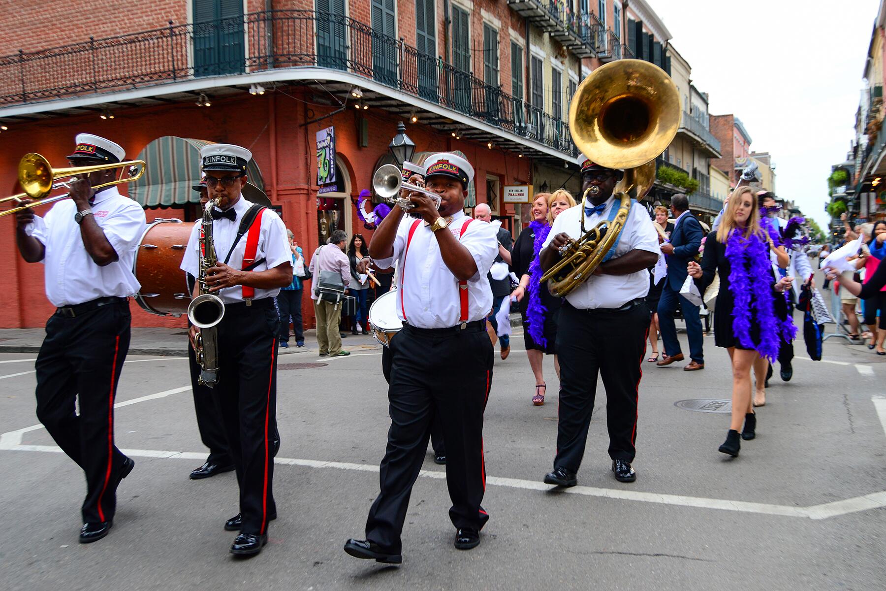 05_FunCities__NewOrleans_ shutterstock_1036962016